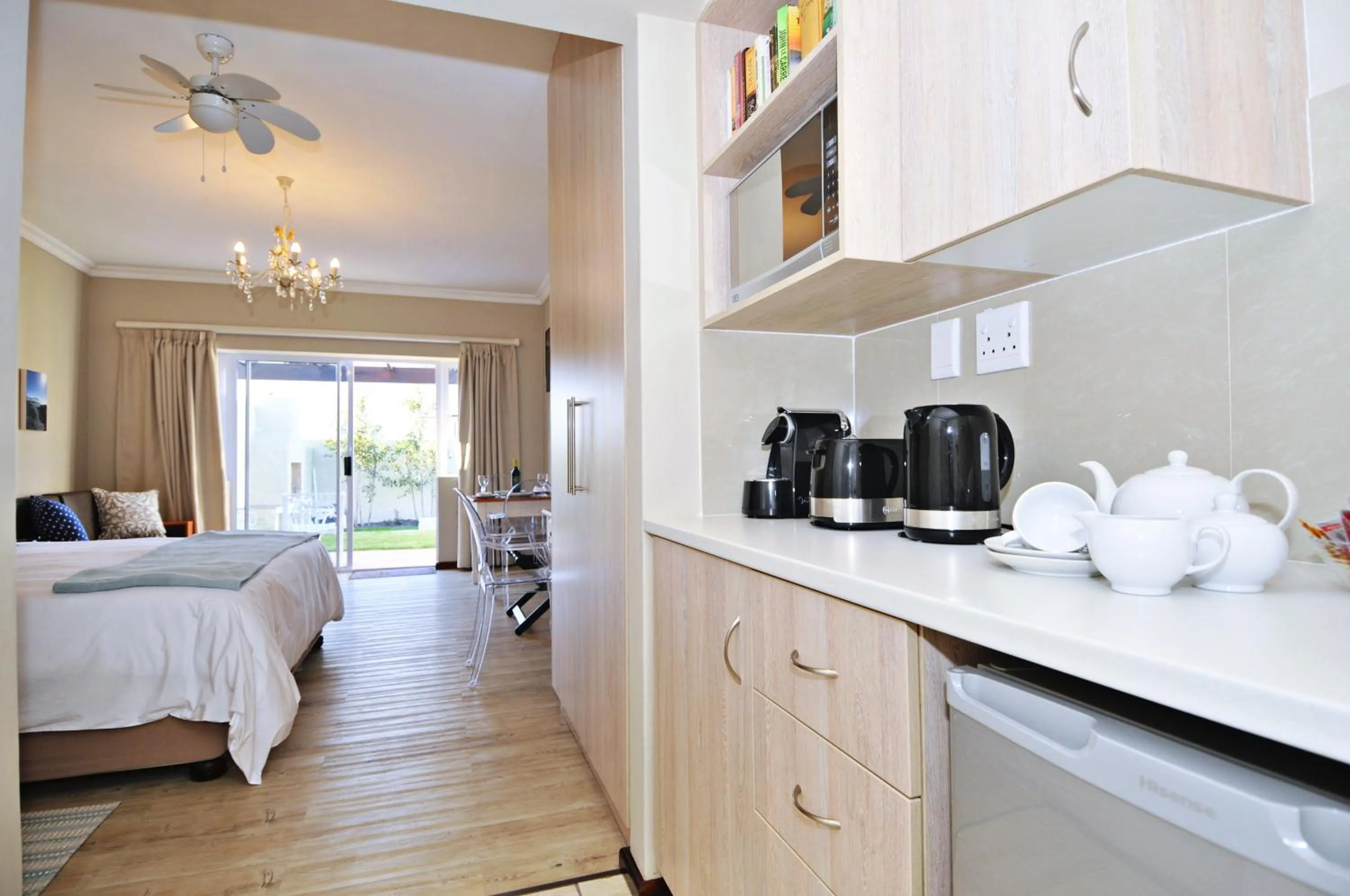 Coffee/tea facilities, Bed in The Gables Hermanus