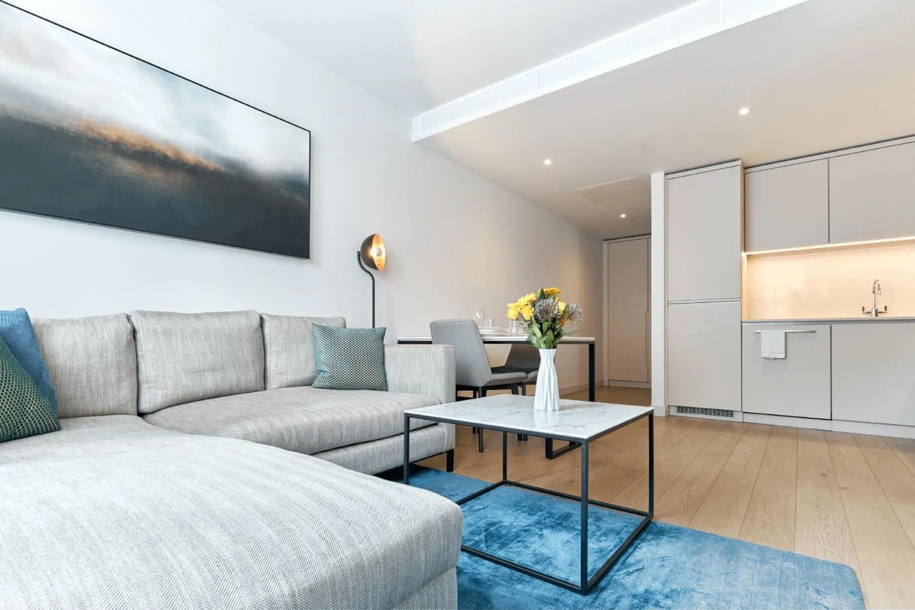 Kitchen or kitchenette, Bed in CitySuites Aparthotel