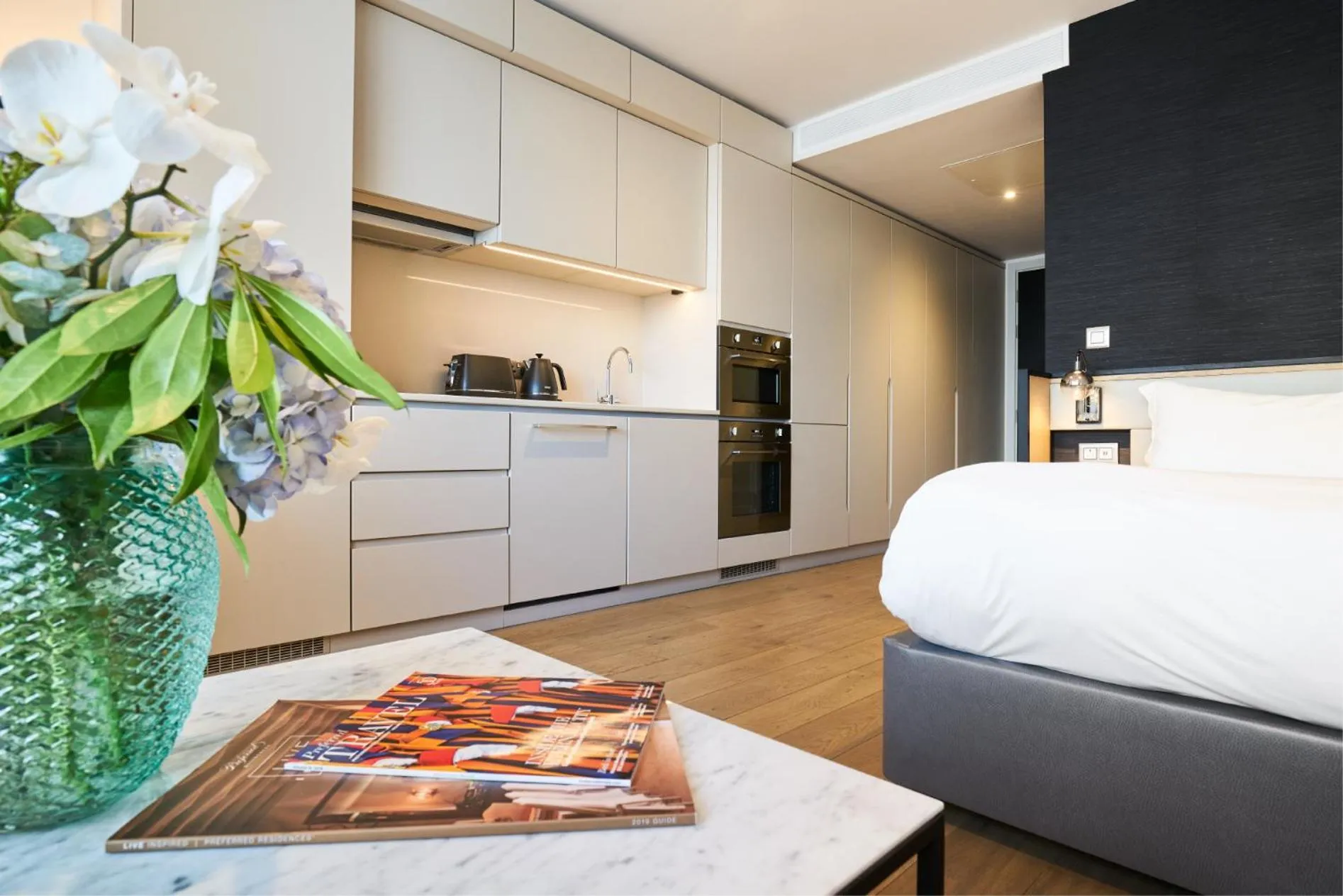 Property building, Bed in CitySuites Aparthotel