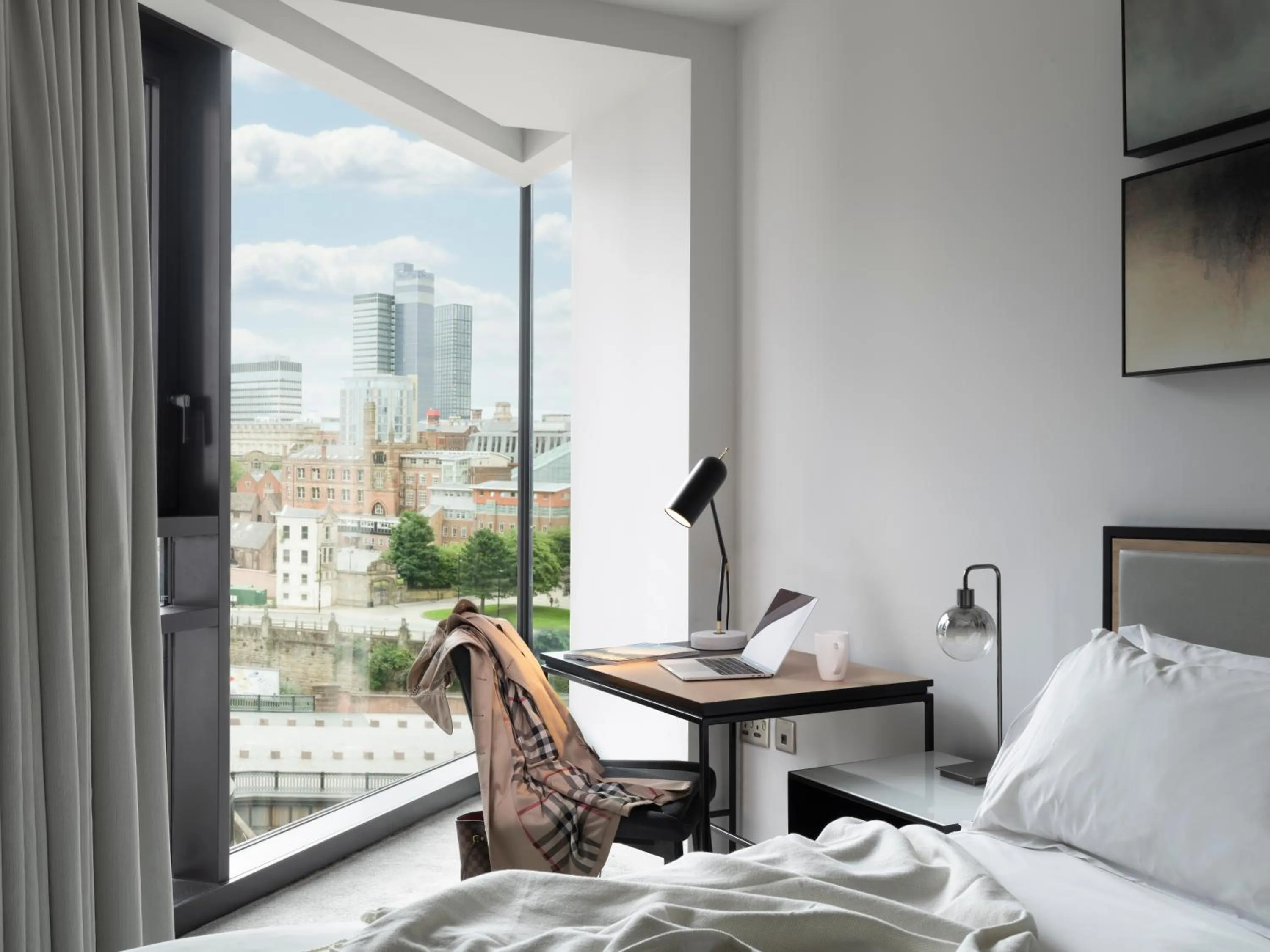 Property building, Bed in CitySuites Aparthotel