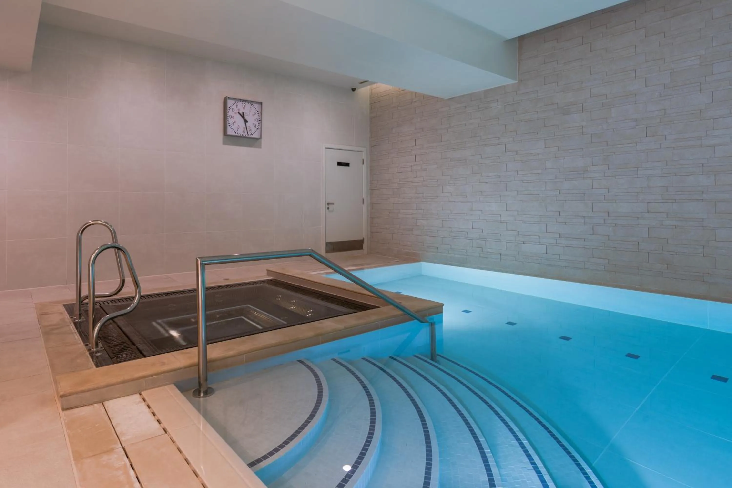 Hot Tub in CitySuites Aparthotel