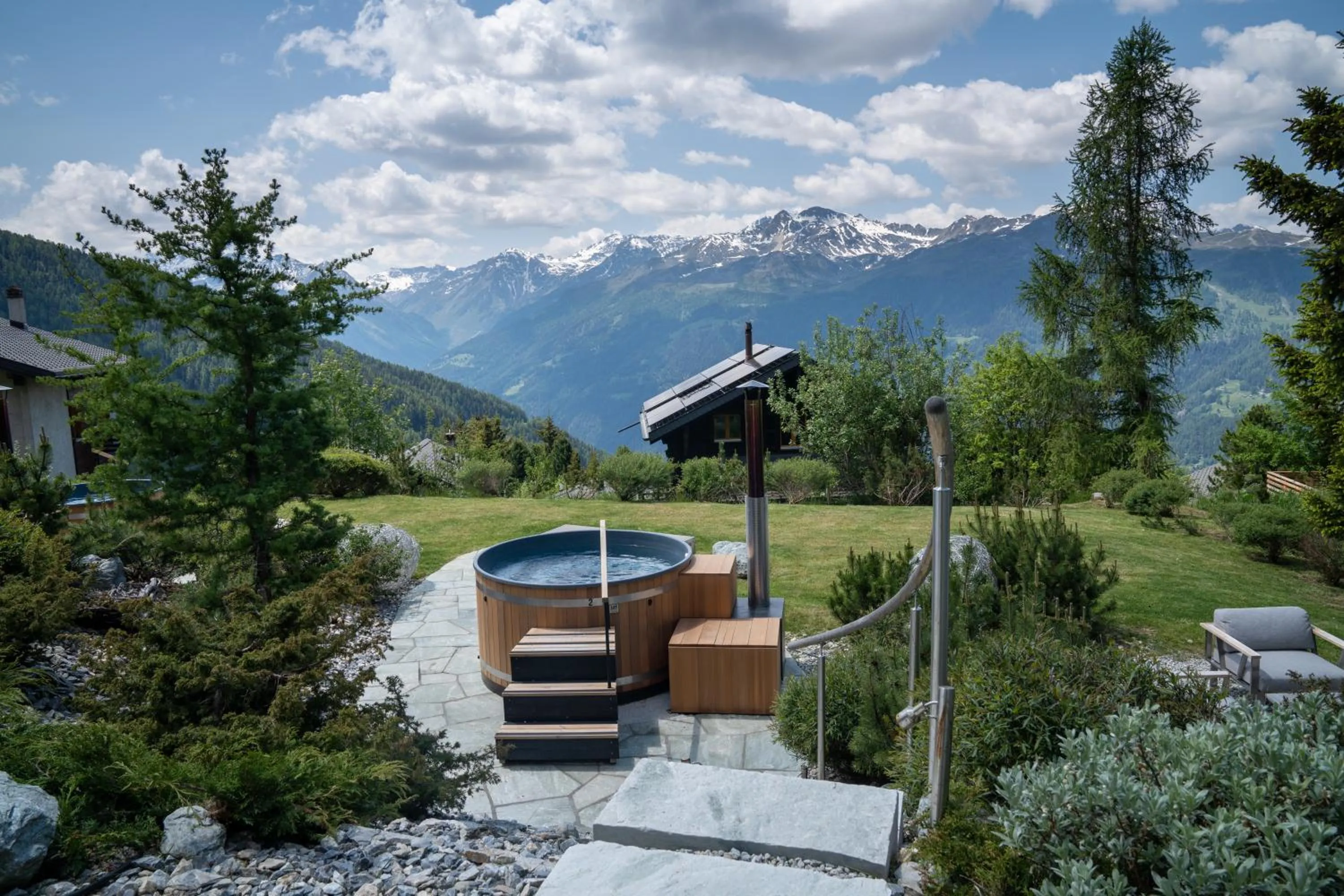 Open Air Bath in Chandolin Boutique Hotel