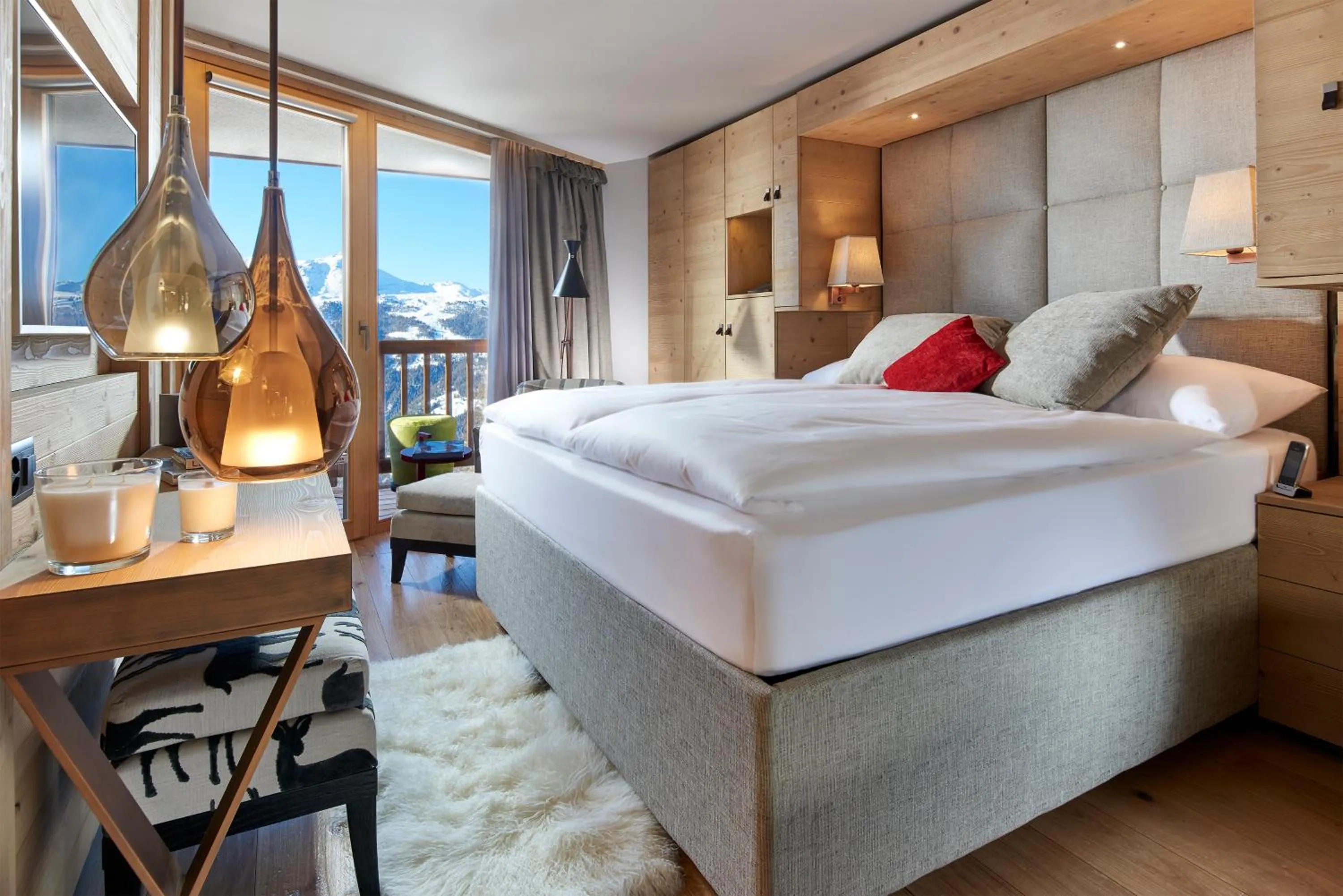 Seating area, Bed in Chandolin Boutique Hotel