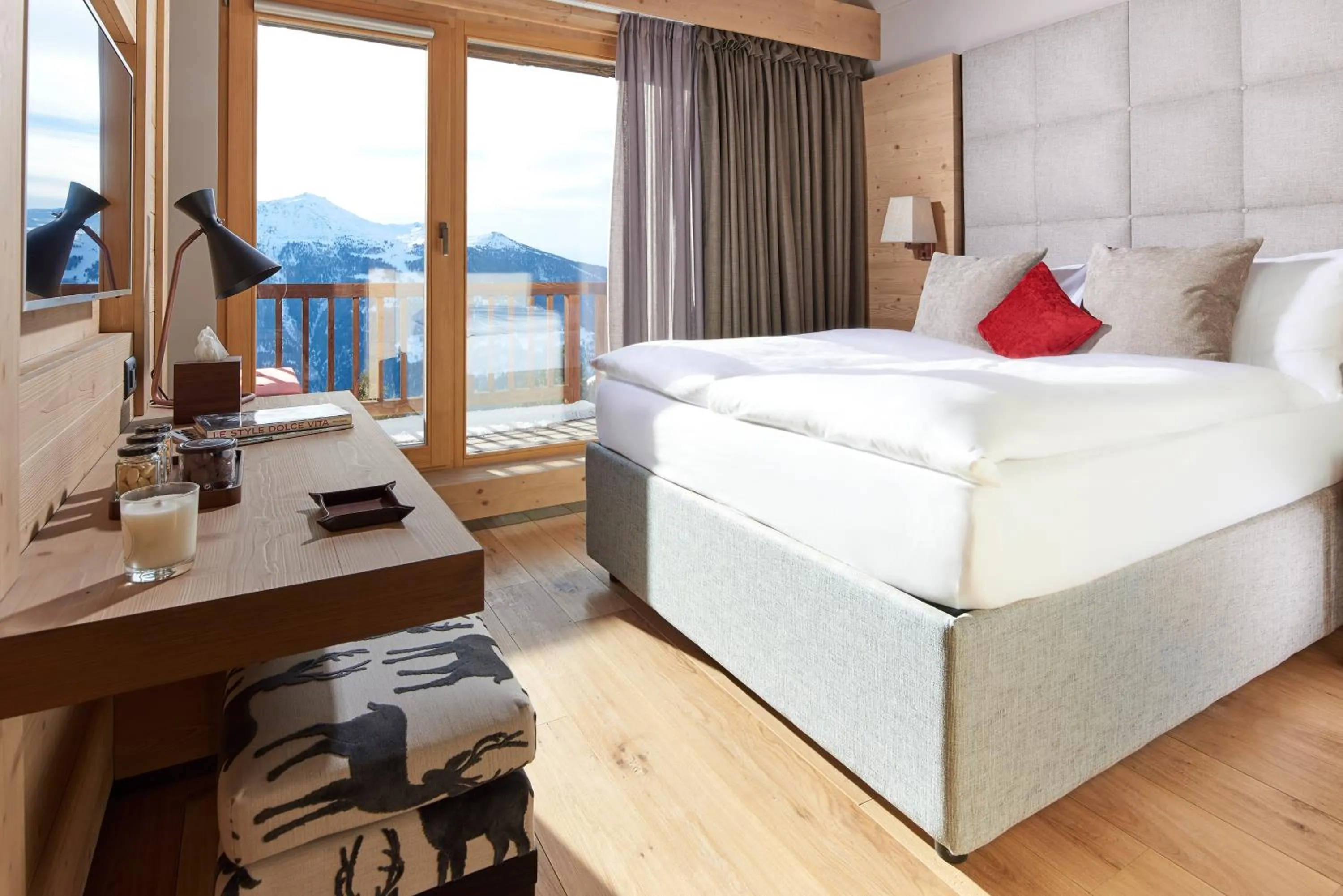 Winter, Bed in Chandolin Boutique Hotel