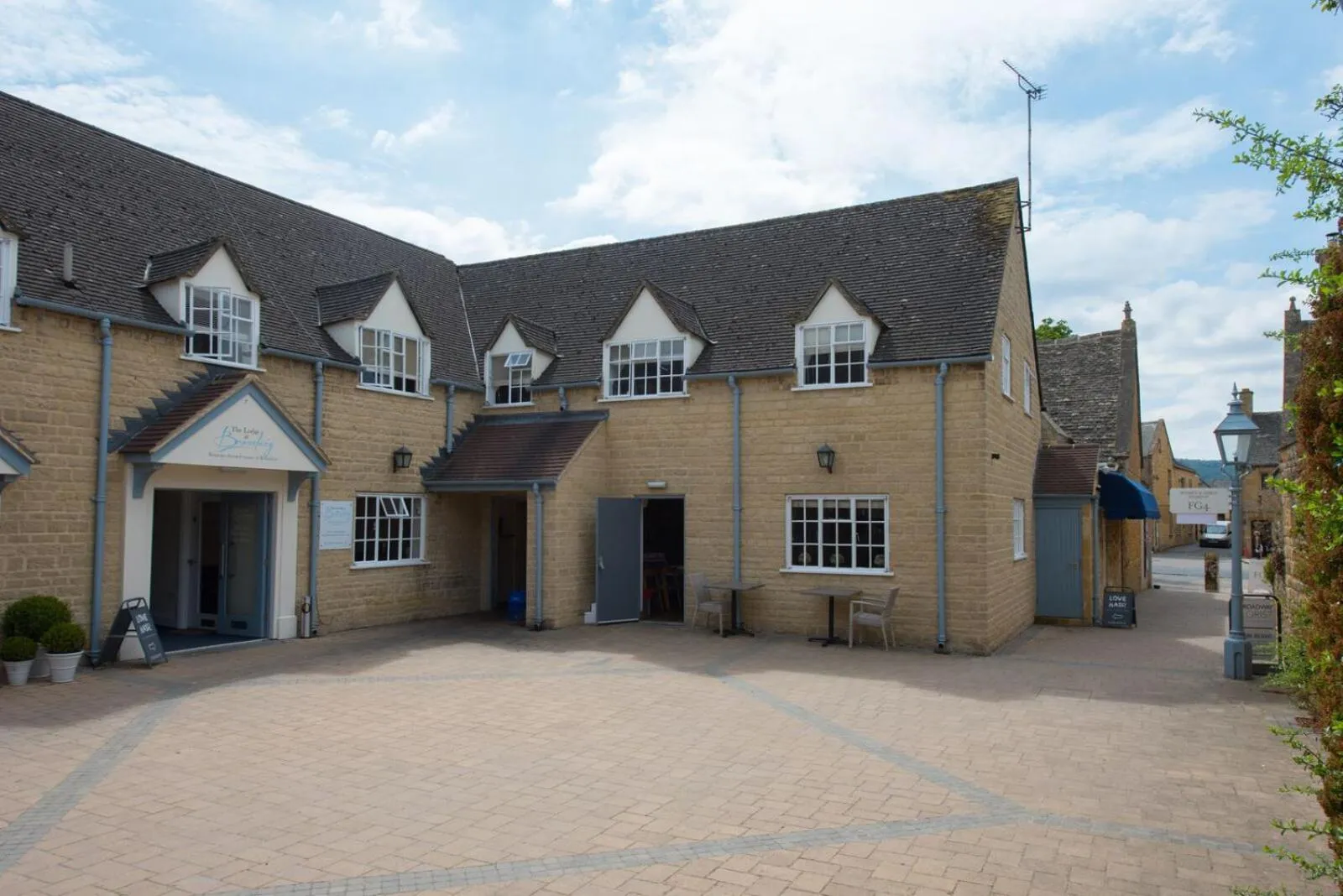 Living room in The Lodge at Broadway