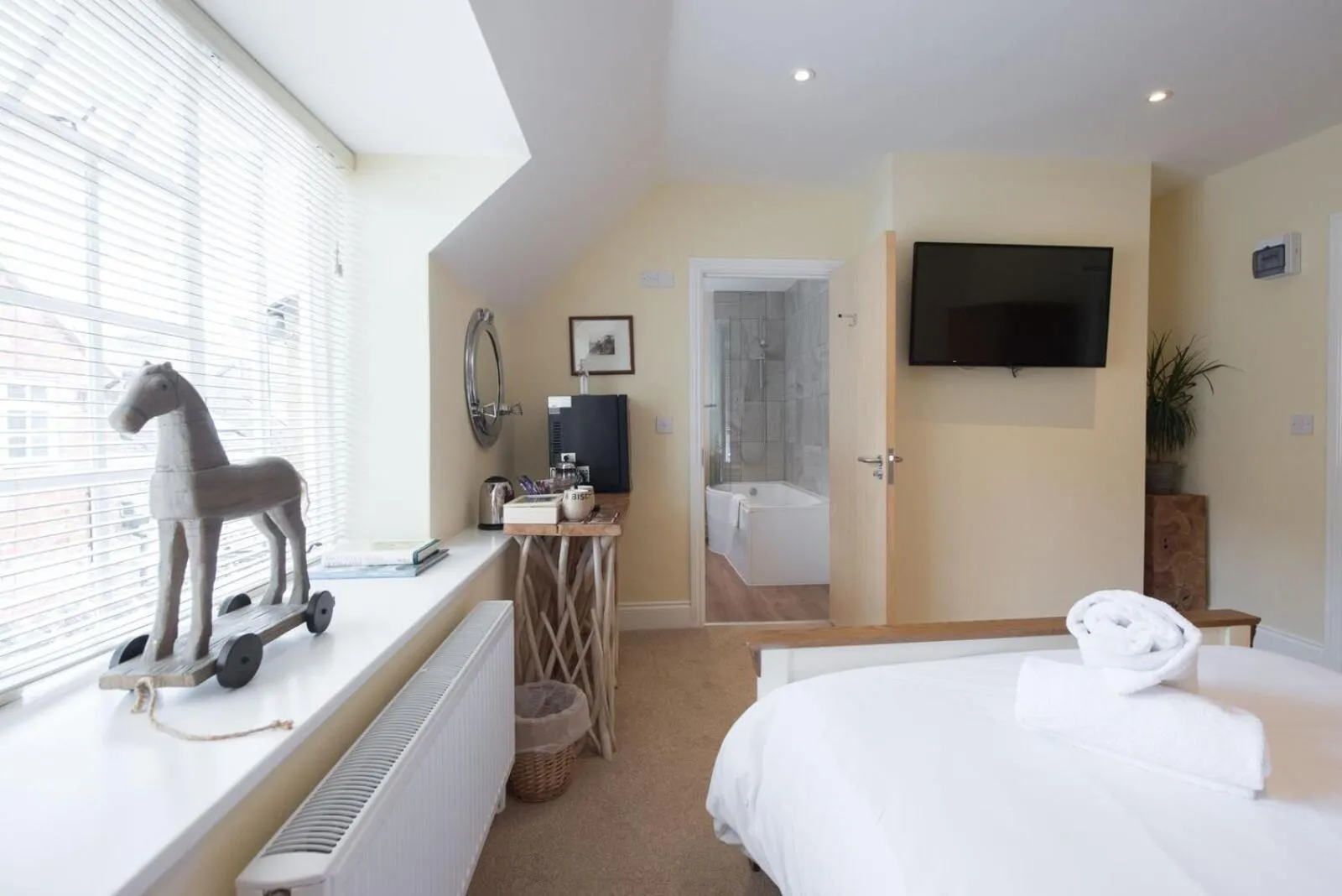 Bed in The Lodge at Broadway