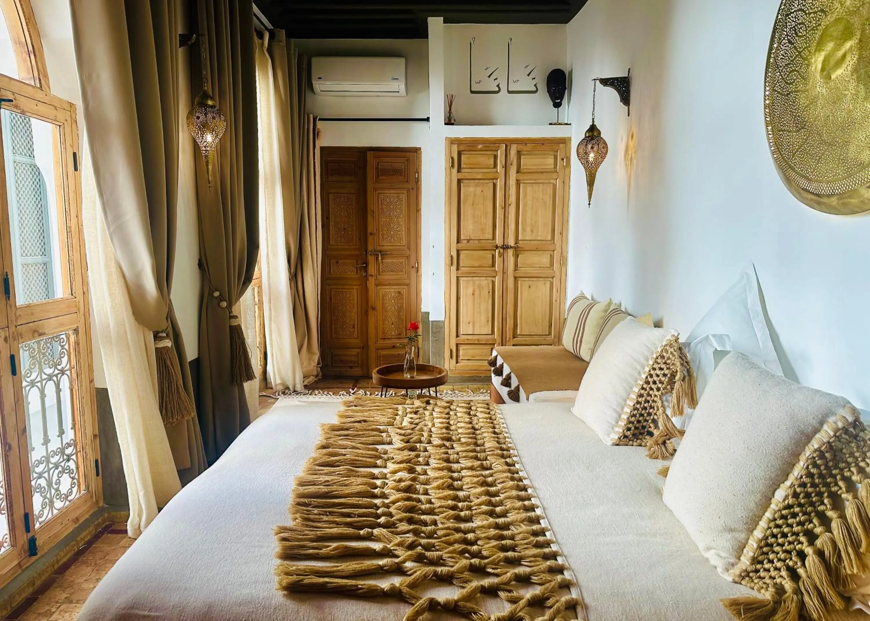 Photo of the whole room, Bed in Riad Jardin Des Sens & Spa