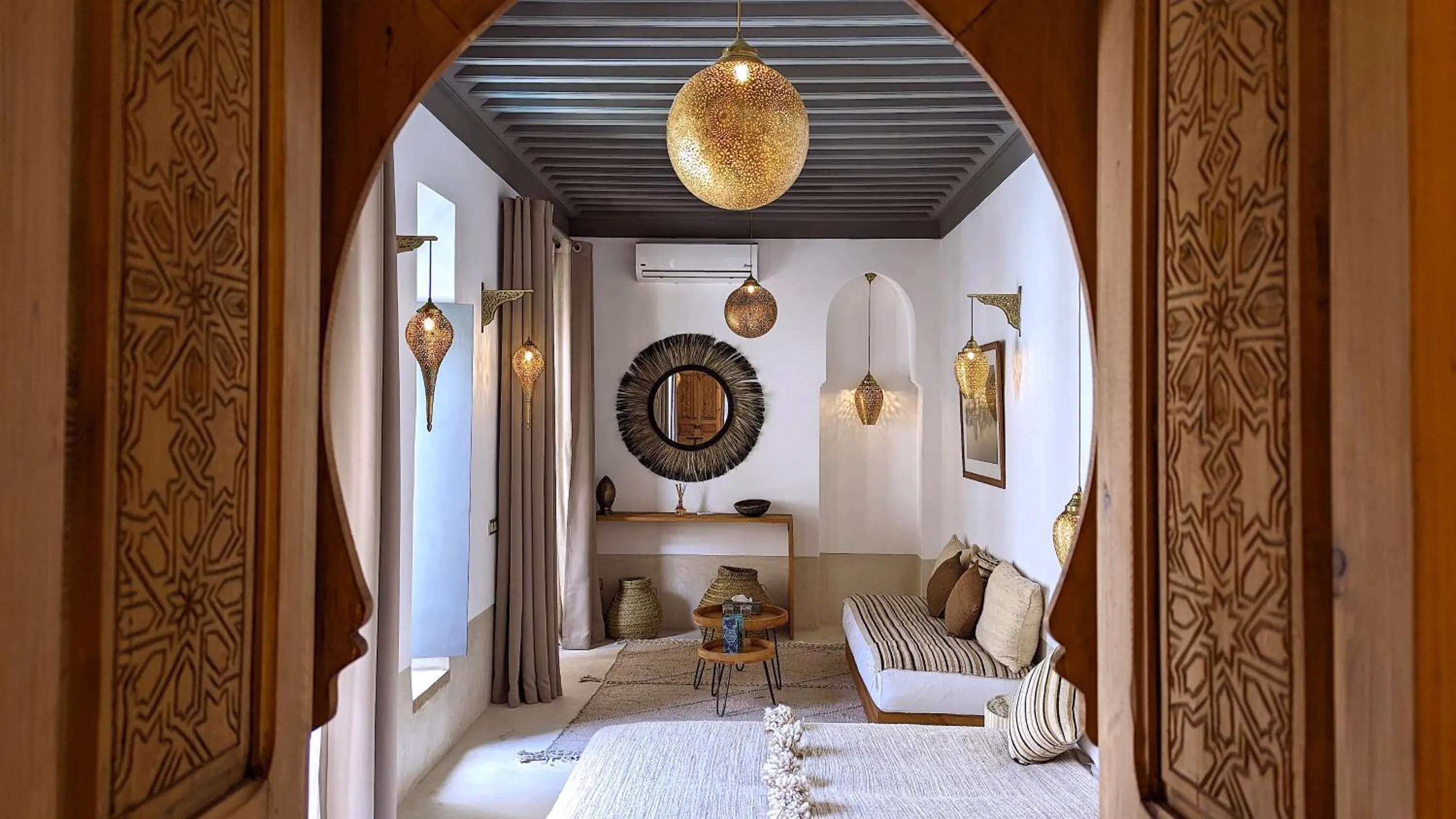 Photo of the whole room, Bed in Riad Jardin Des Sens & Spa