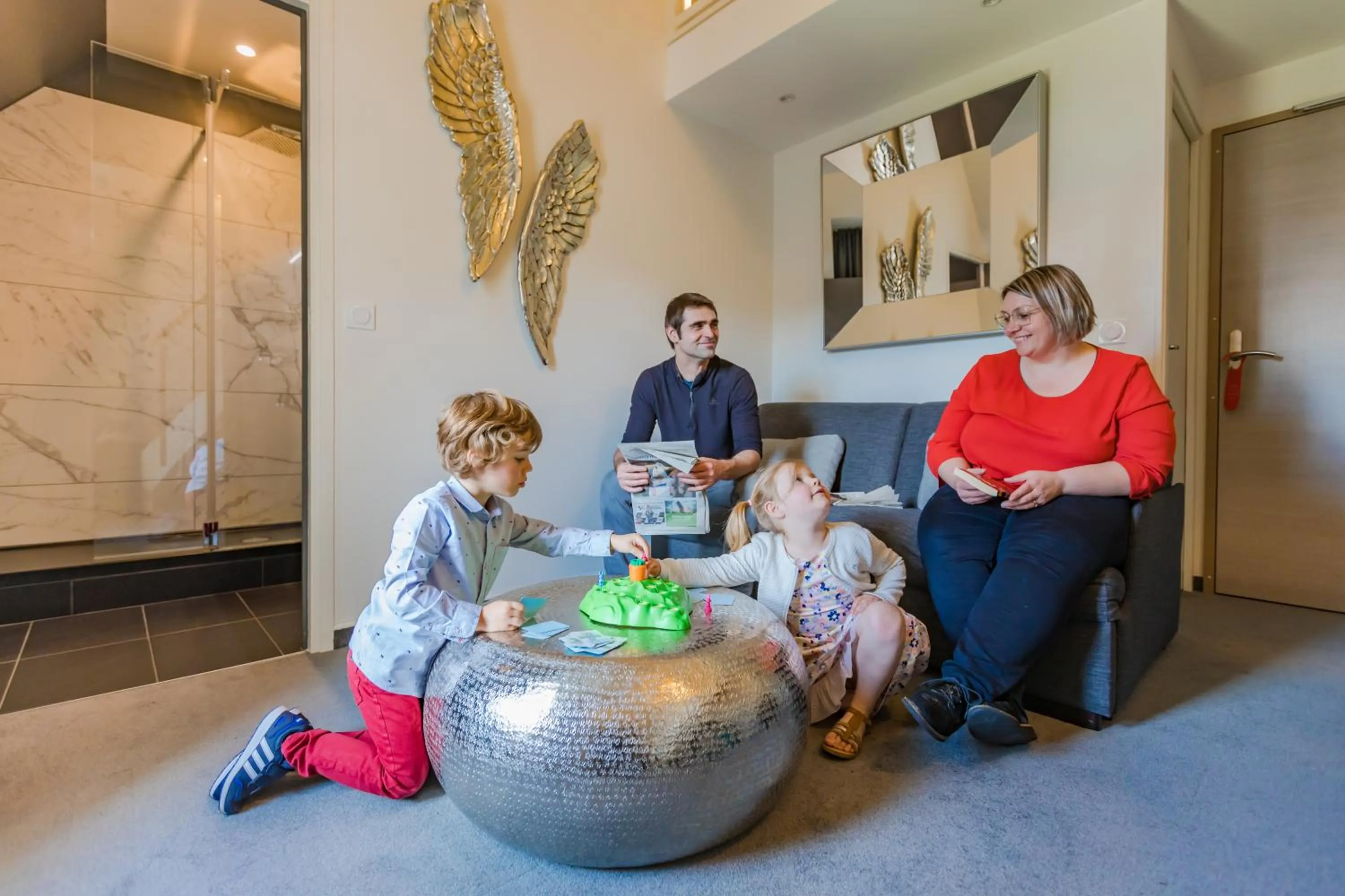 People in Logis Hôtel Restaurant Le Fruitier