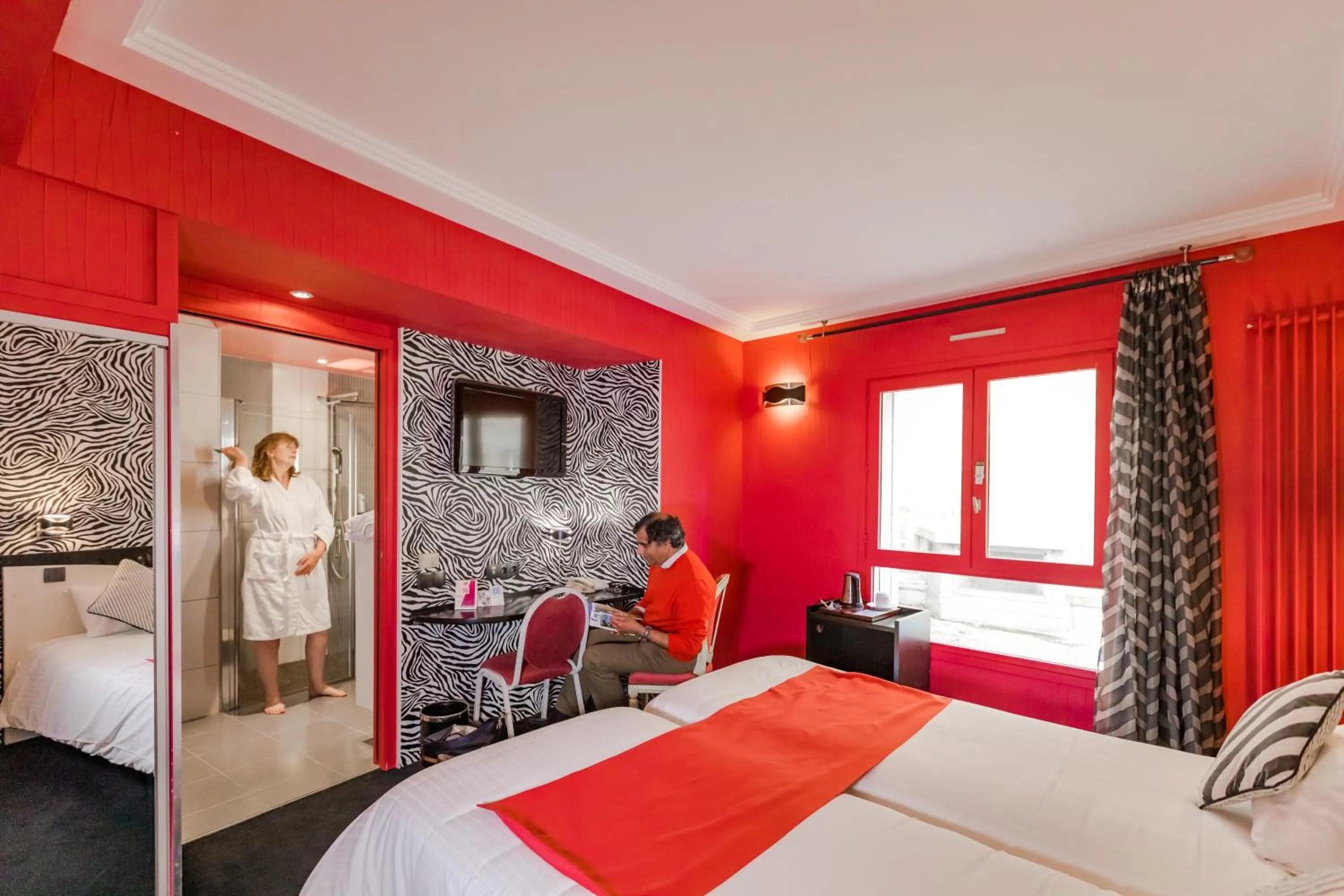 Bed in Logis Hôtel Restaurant Le Fruitier