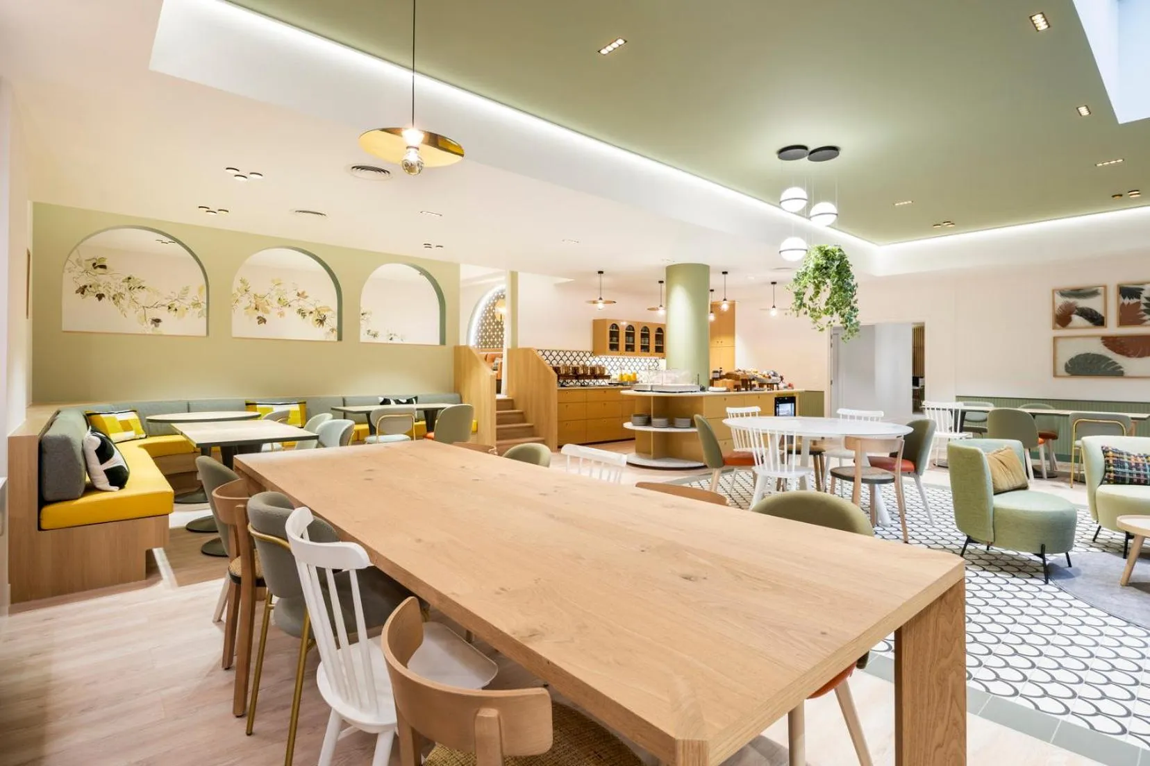 Restaurant/places to eat in Citadines Toison d'Or Brussels