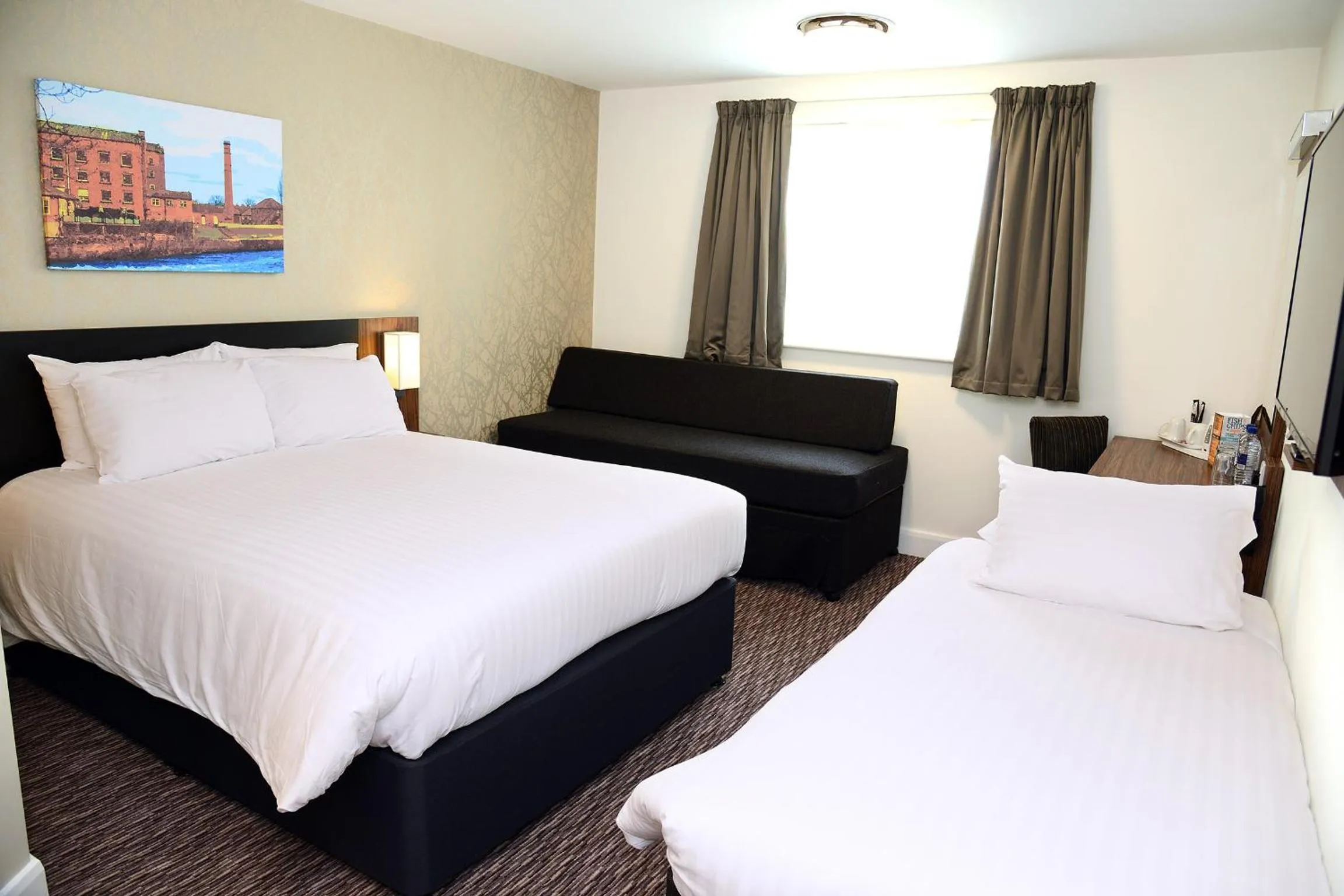 Photo of the whole room, Bed in Blue Jay, Derby by Marston's Inns