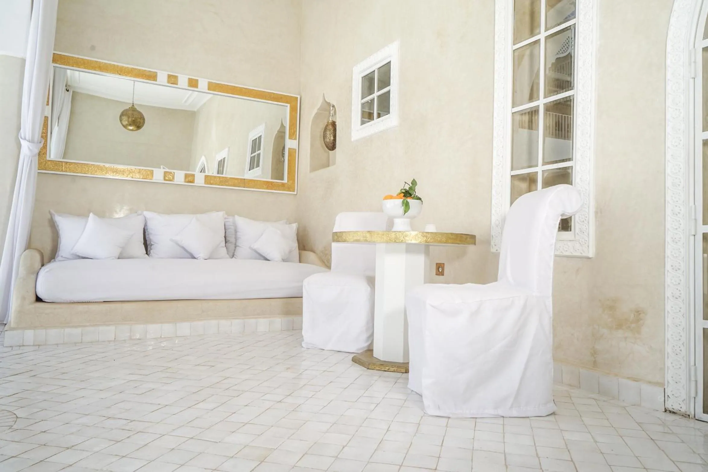 Patio, Bed in Riad Palais Blanc & Spa