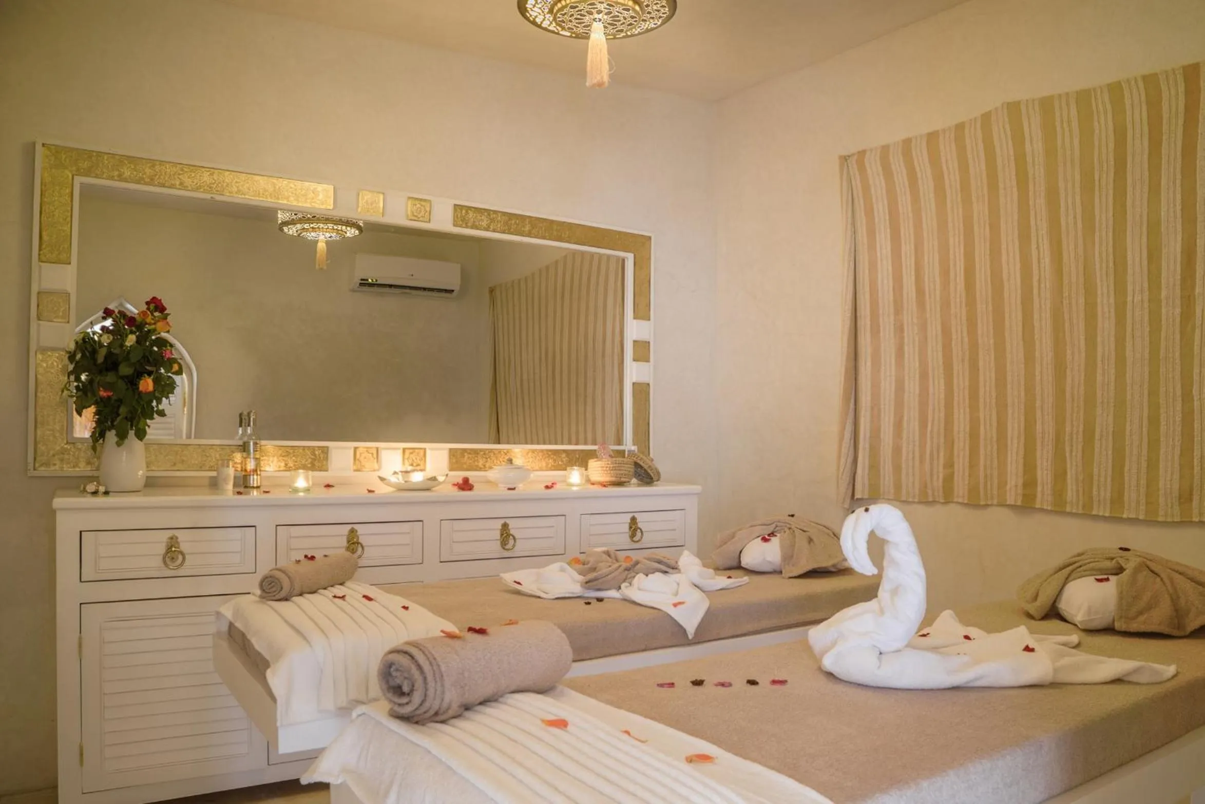 Massage, Bed in Riad Palais Blanc & Spa