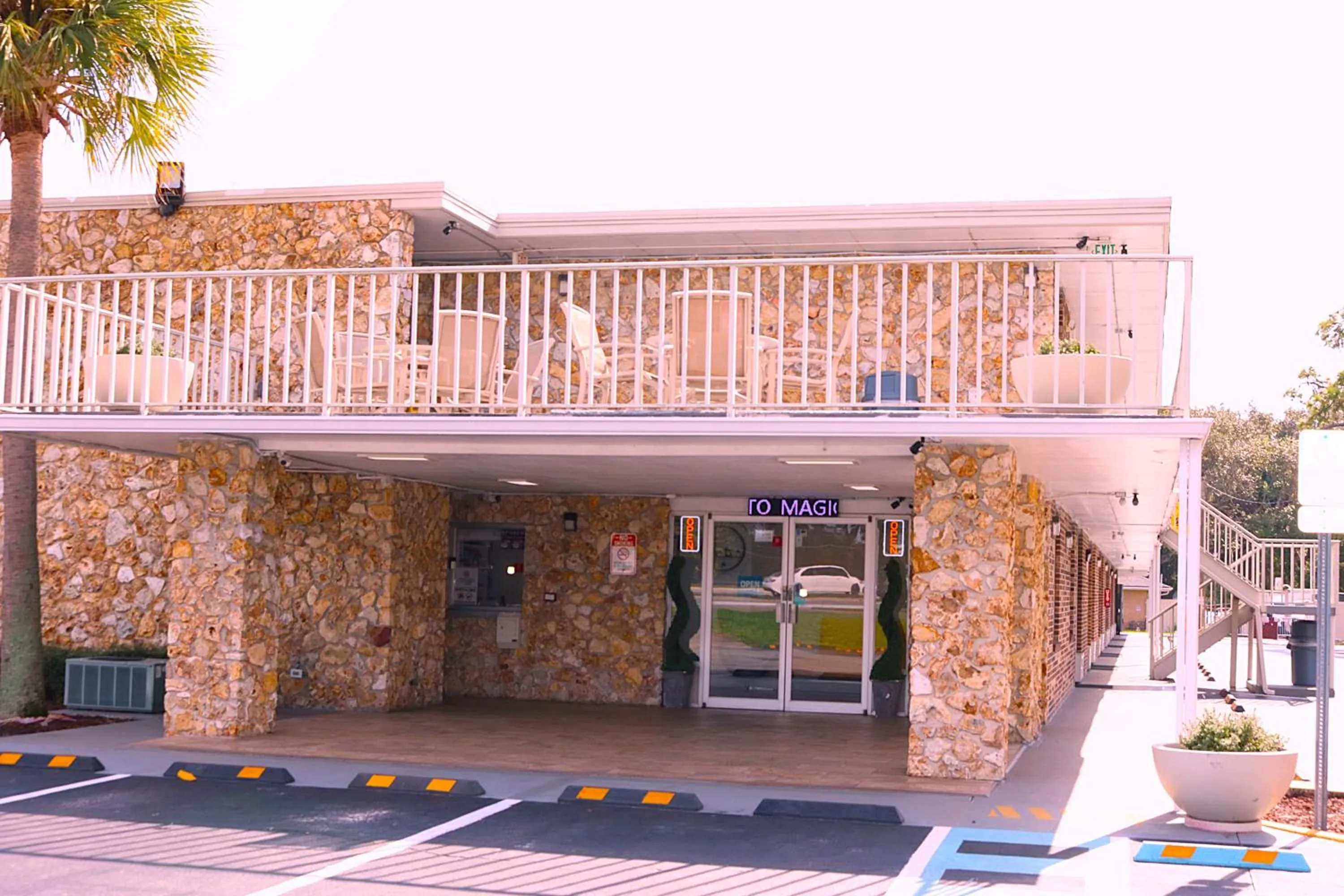 Facade/entrance in Magic Key - Near Disney