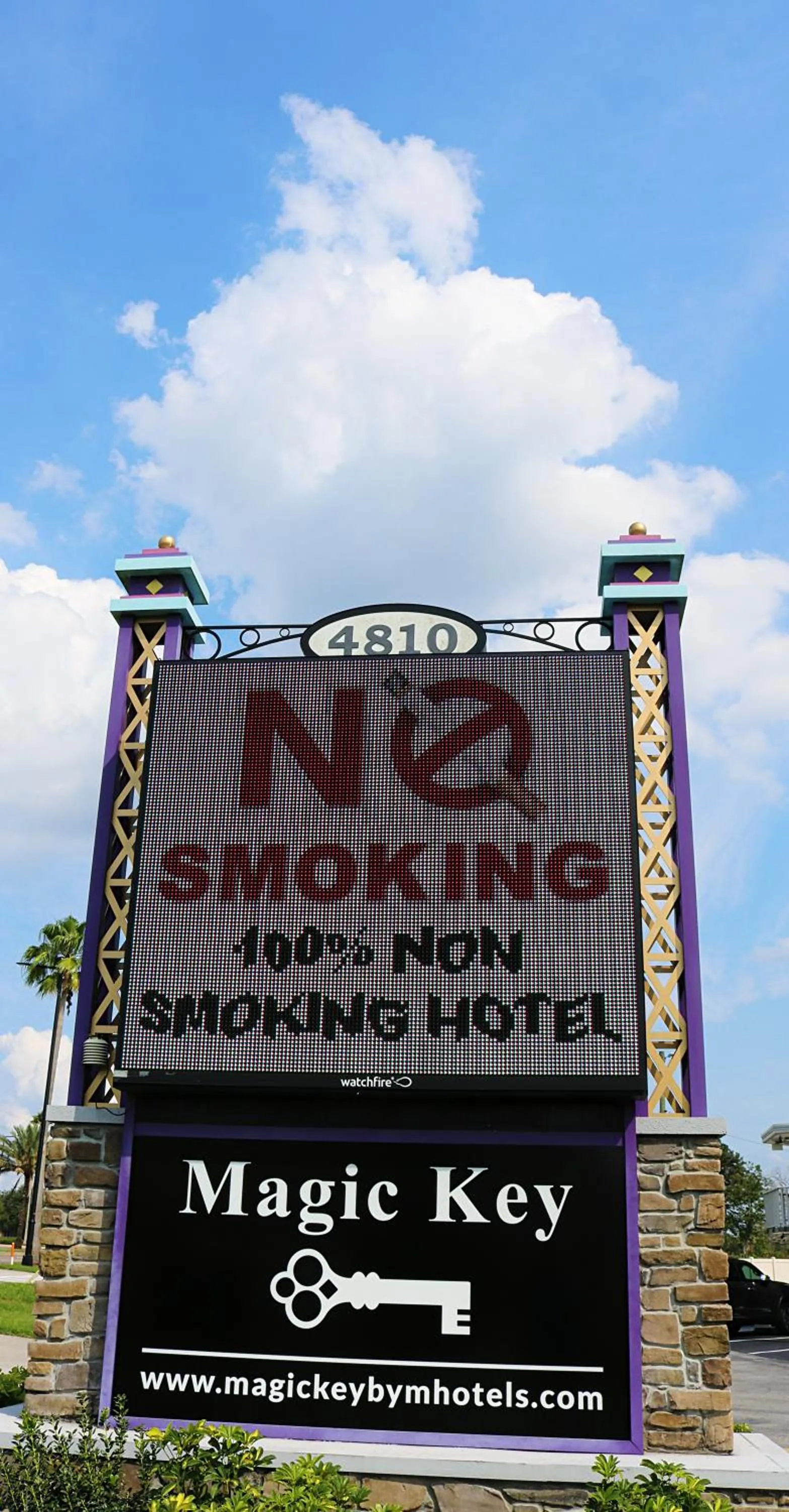 Facade/entrance in Magic Key - Near Disney