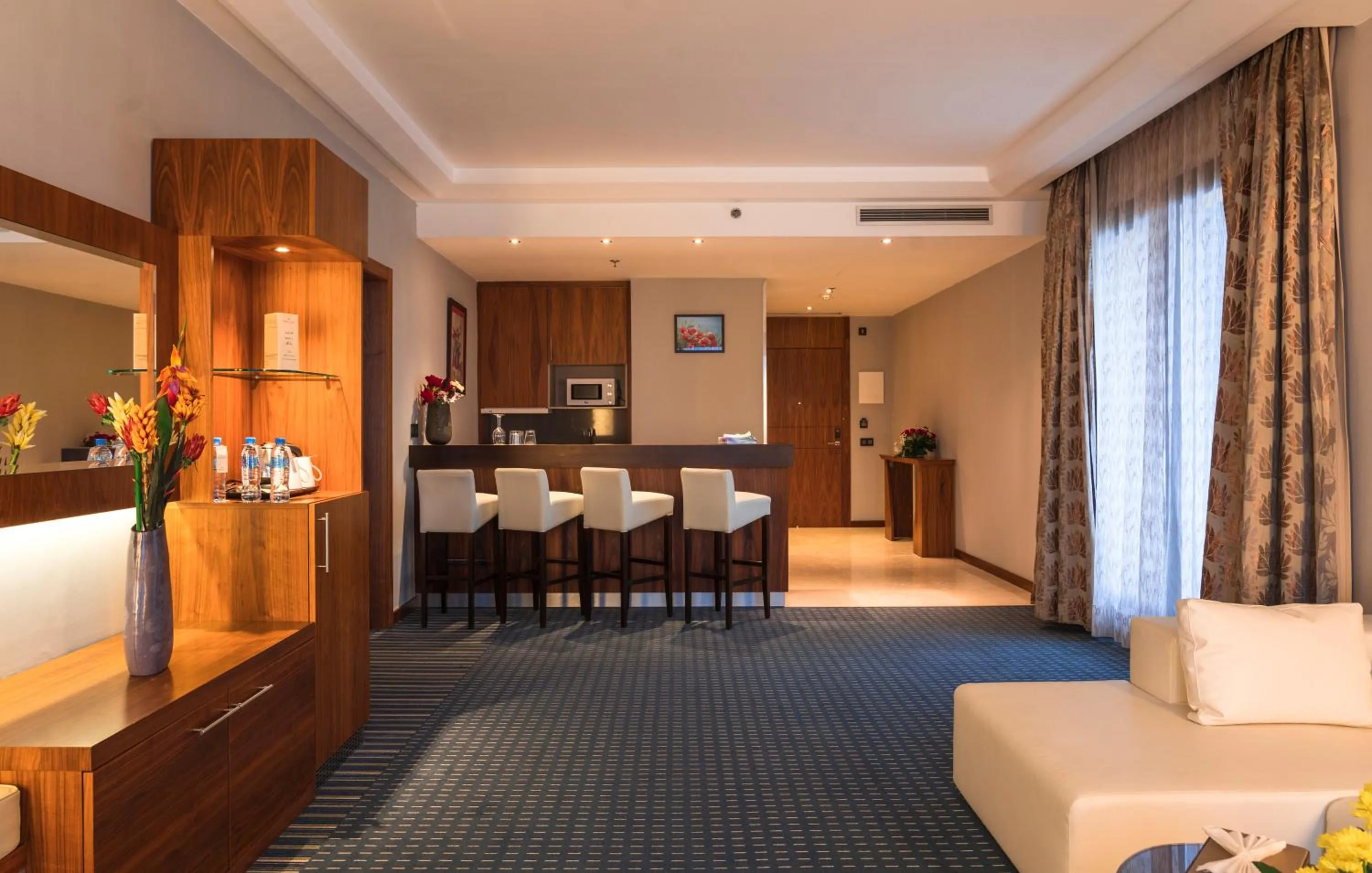 Lounge or bar in Royal Tulip Skikda