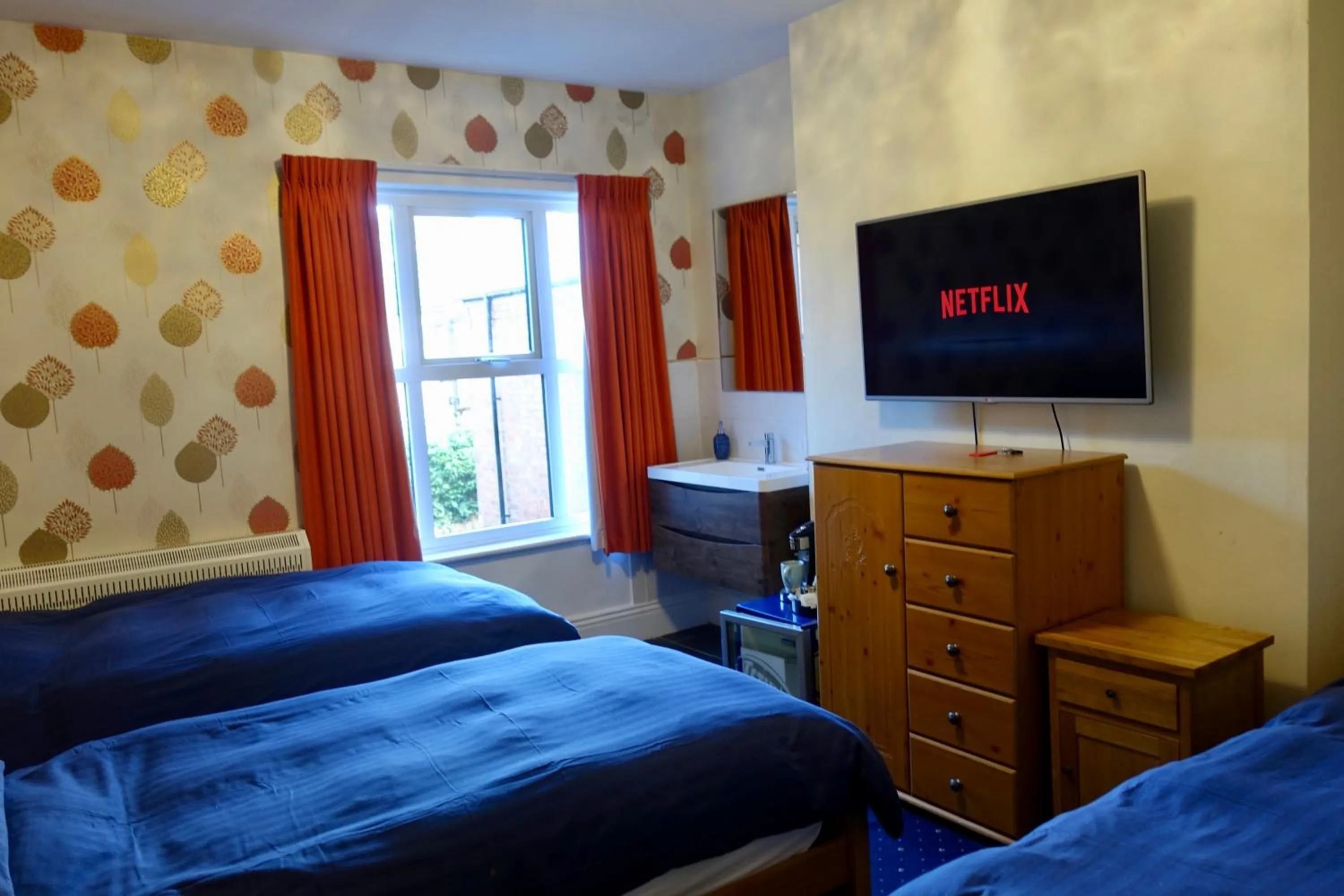 TV and multimedia, Bed in Abinger Guest House