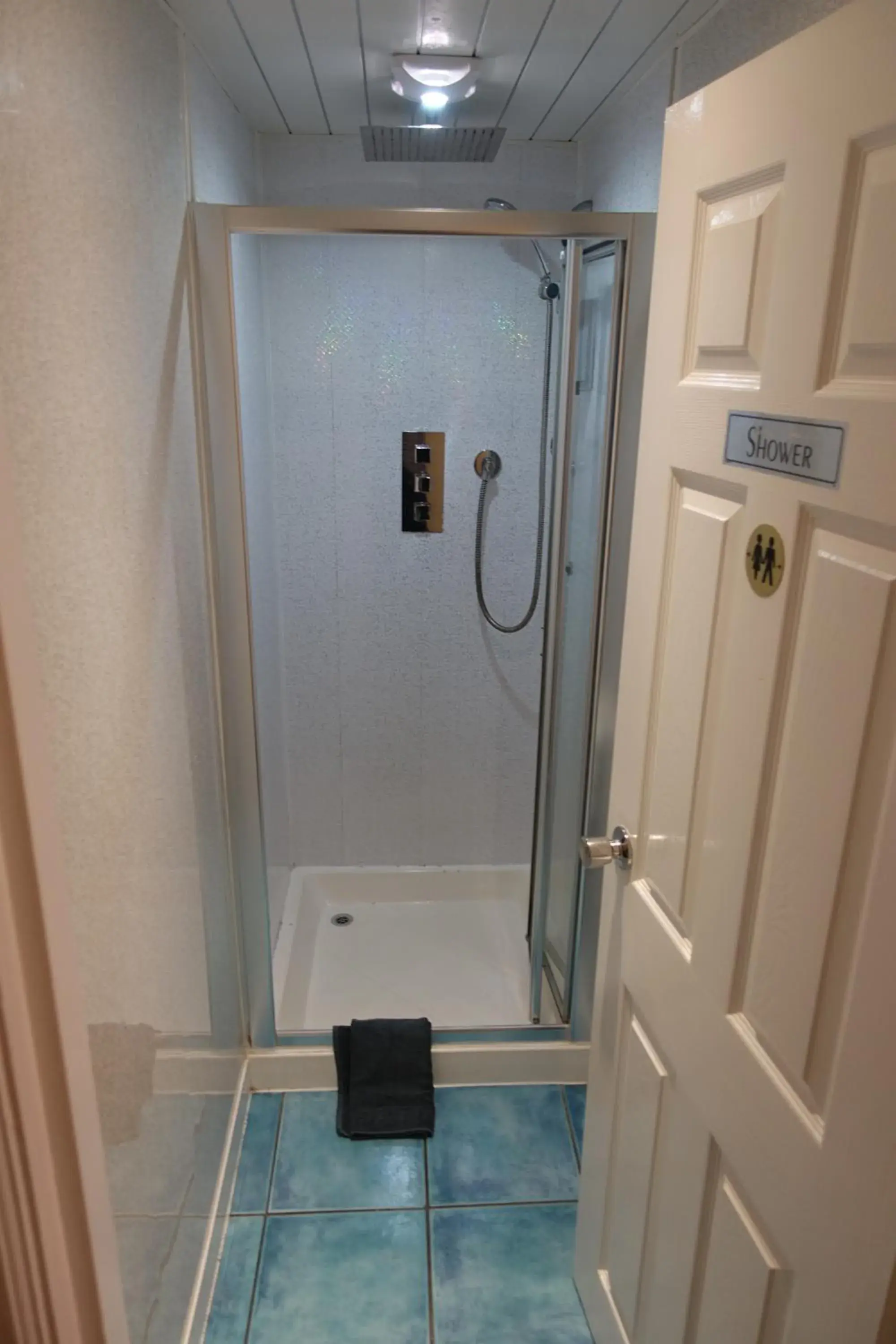 Standard Twin Room with Shared Bathroom - single occupancy in Abinger Guest House Standard Twin Room with Shared Bathroom - single occupancy in Abinger Guest House