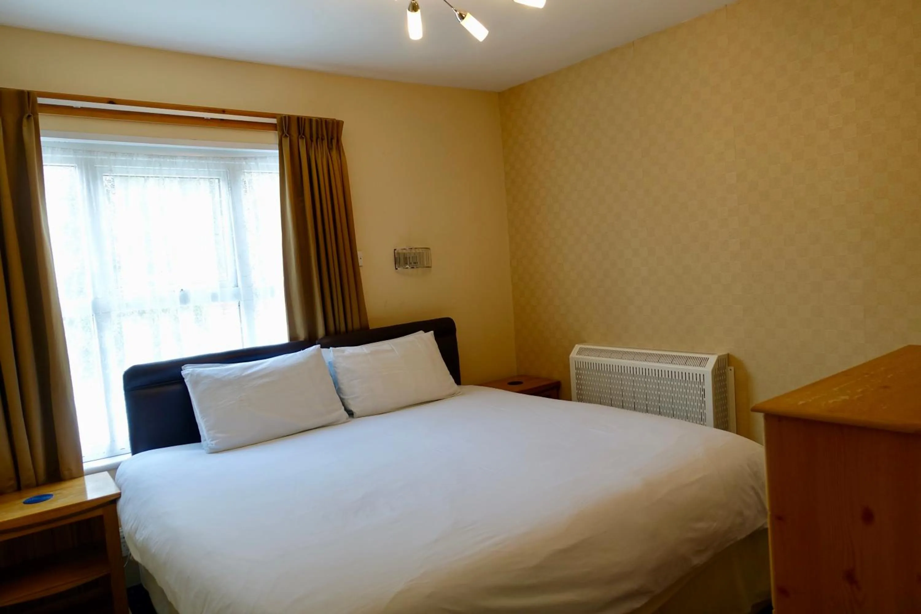 Bed in Abinger Guest House