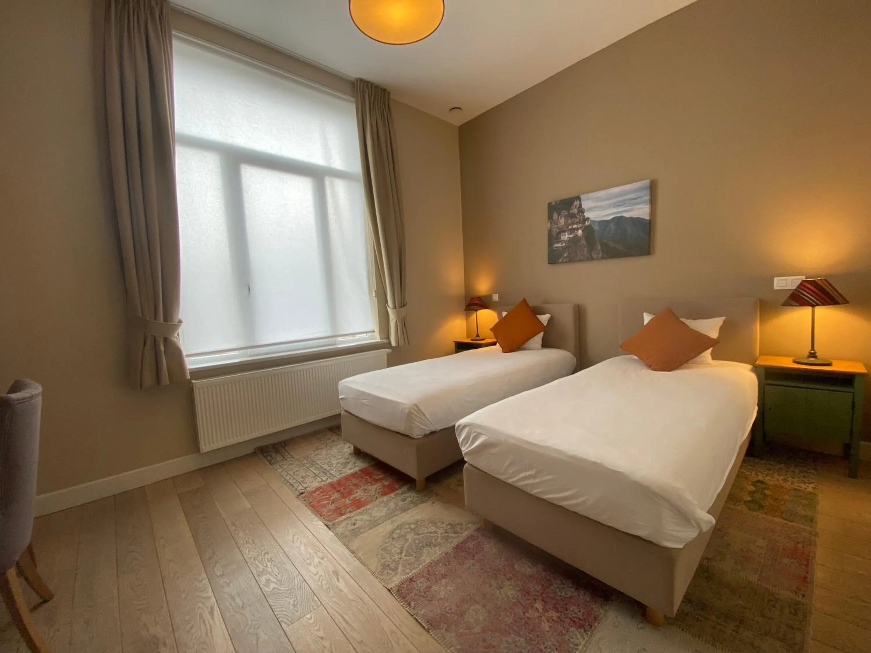 Photo of the whole room, Bed in Hooome