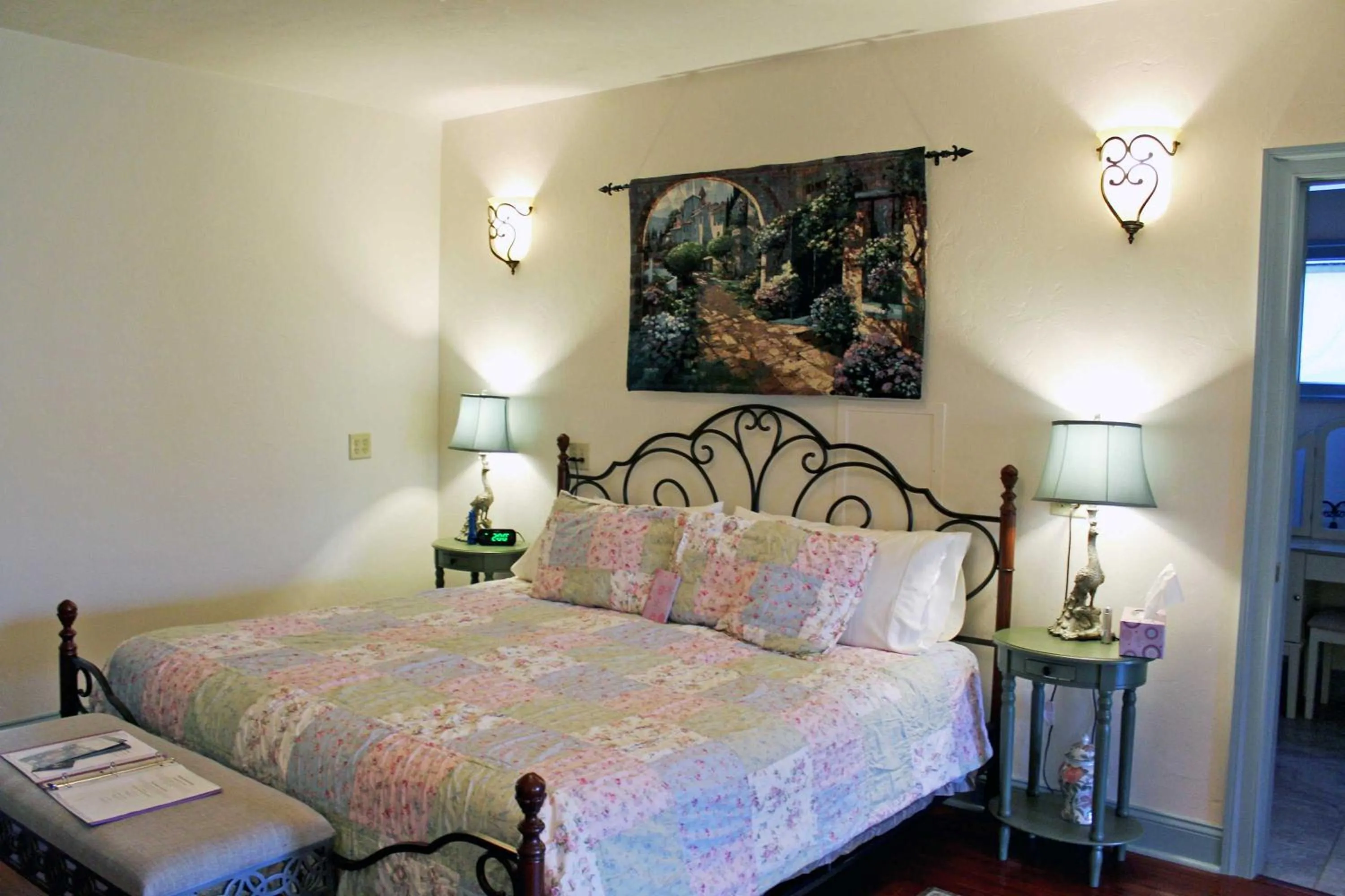 Photo of the whole room in Gettysburg Battlefield Bed & Breakfast Inn