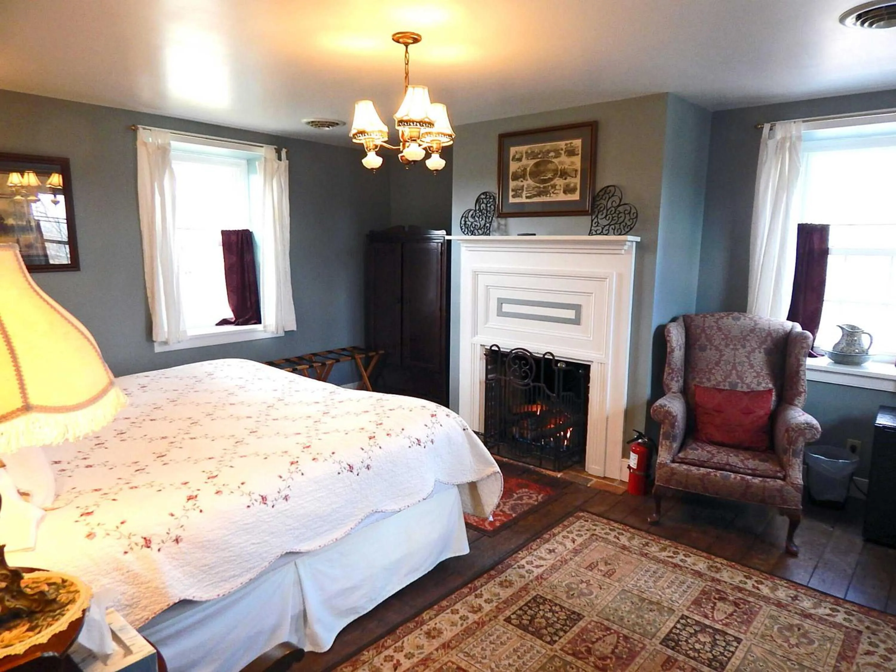 Photo of the whole room in Gettysburg Battlefield Bed & Breakfast Inn