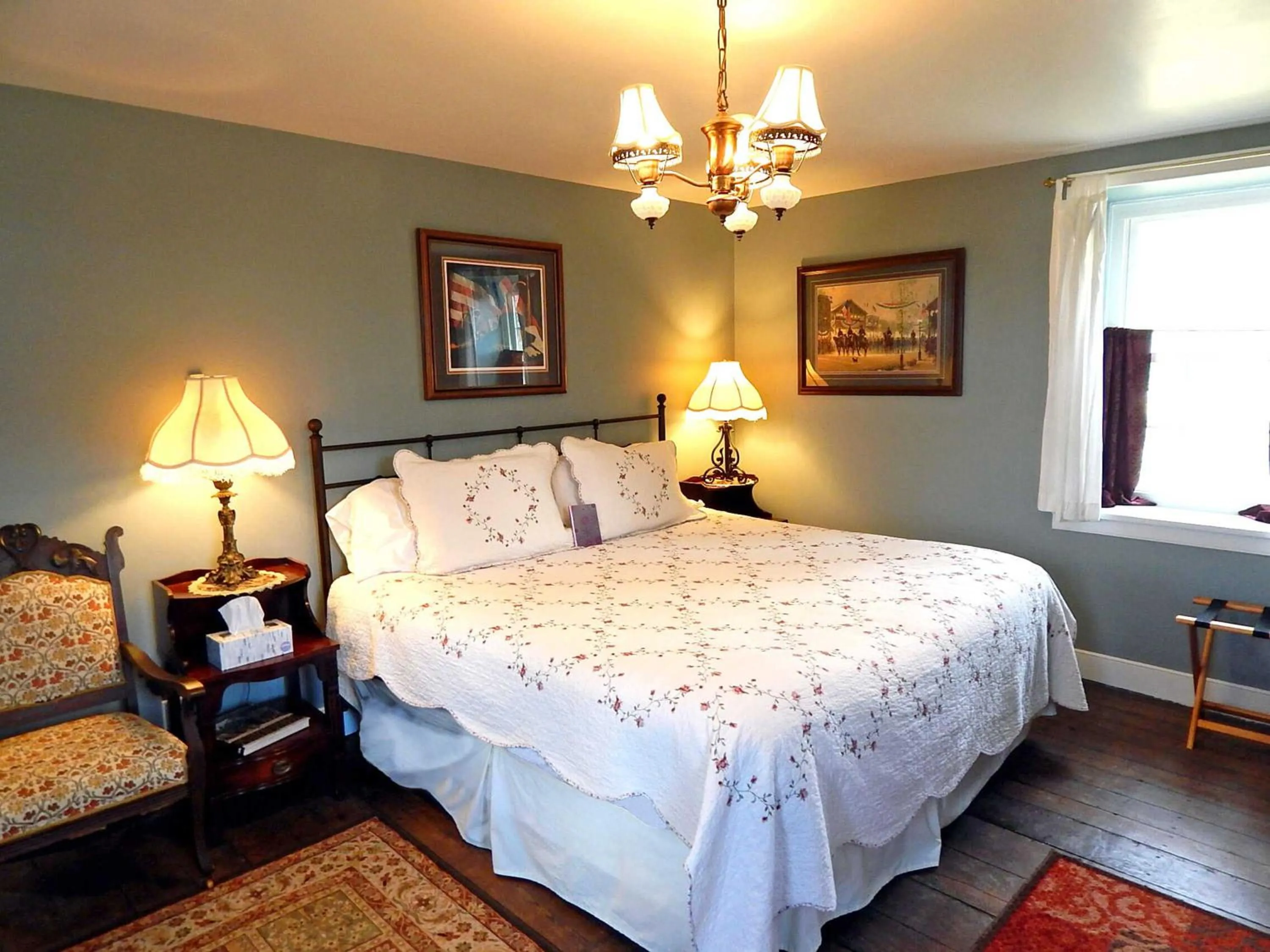 Photo of the whole room in Gettysburg Battlefield Bed & Breakfast Inn