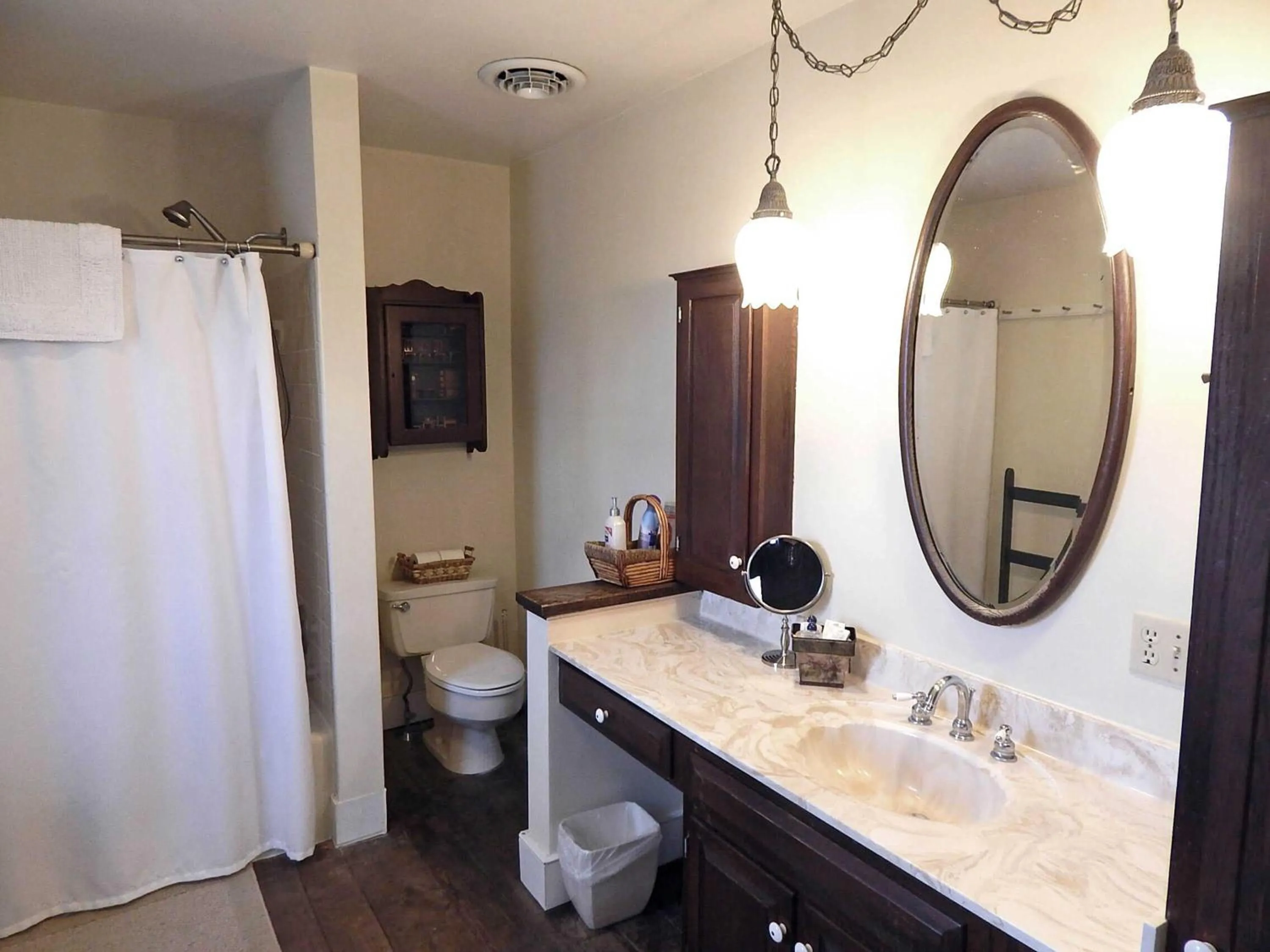 Shower in Gettysburg Battlefield Bed & Breakfast Inn