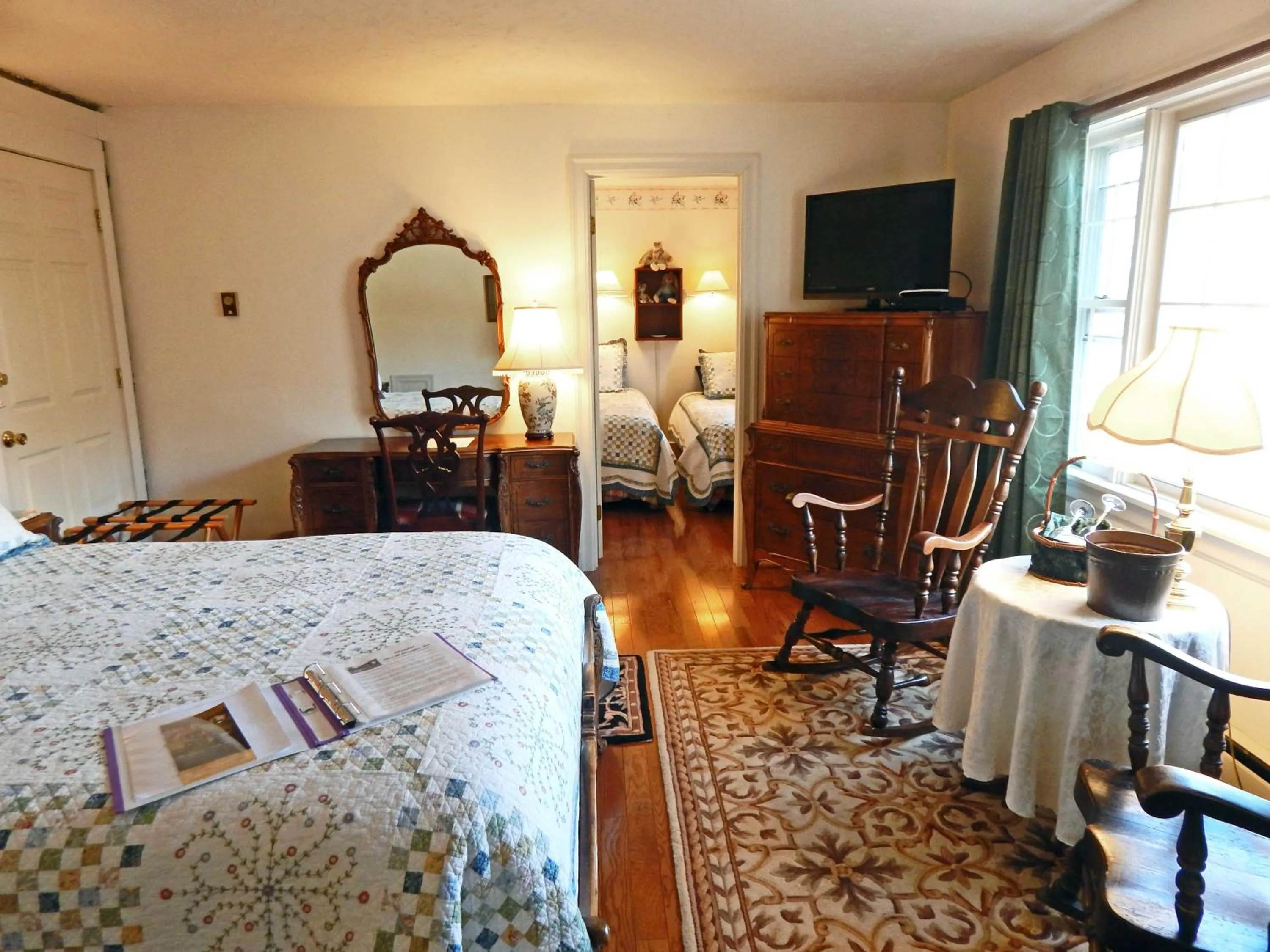 Photo of the whole room in Gettysburg Battlefield Bed & Breakfast Inn