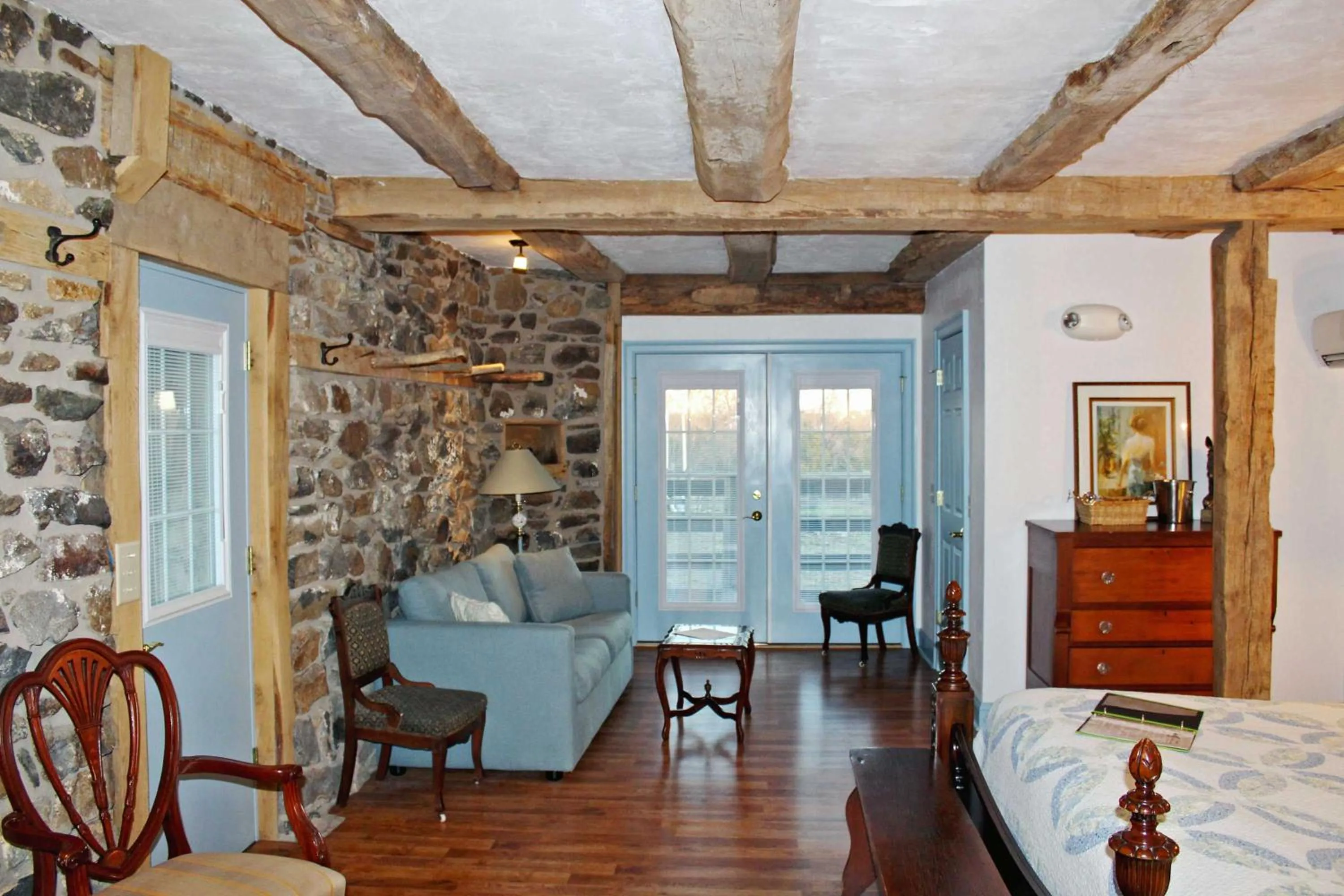 Photo of the whole room in Gettysburg Battlefield Bed & Breakfast Inn