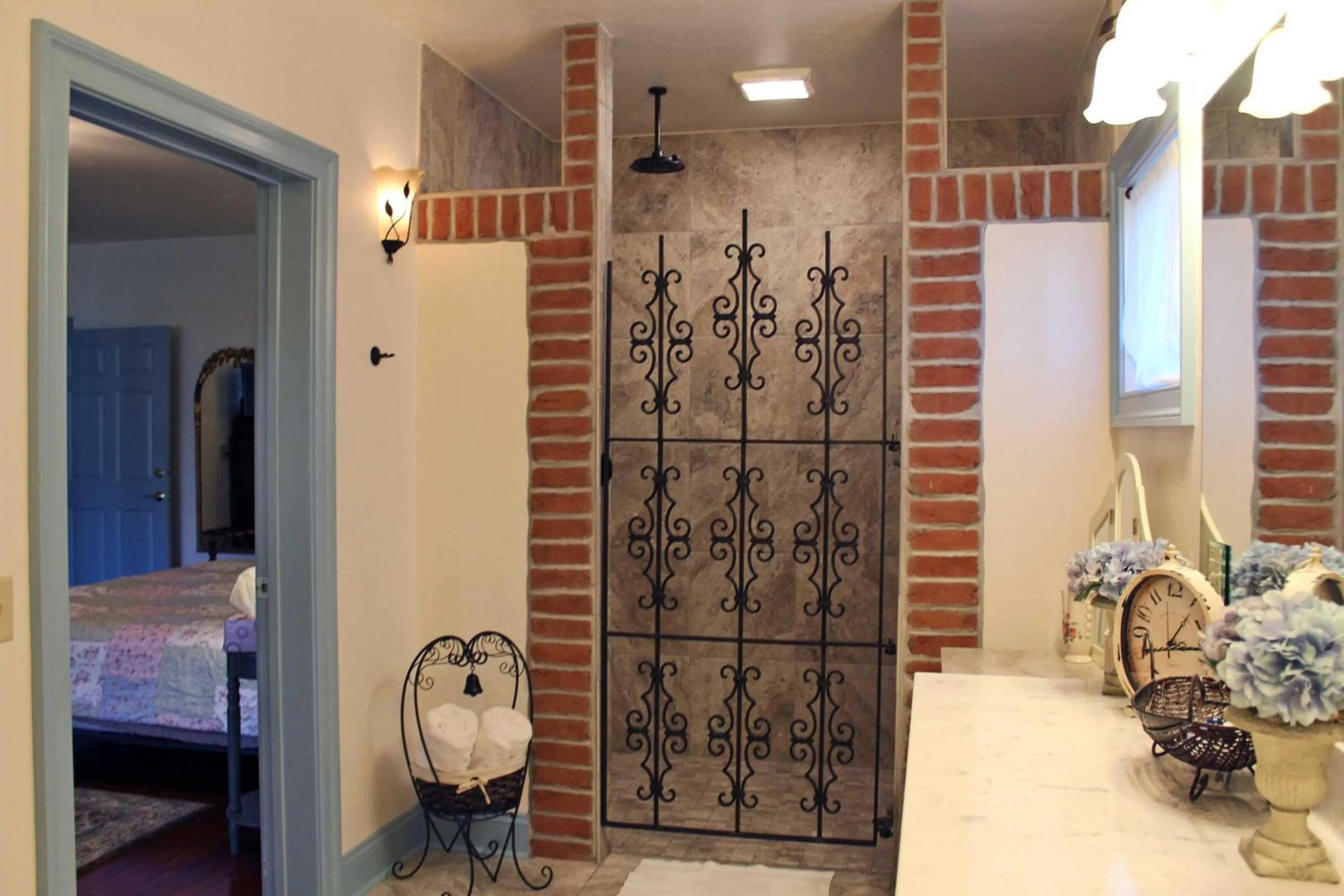 Bathroom in Gettysburg Battlefield Bed & Breakfast Inn