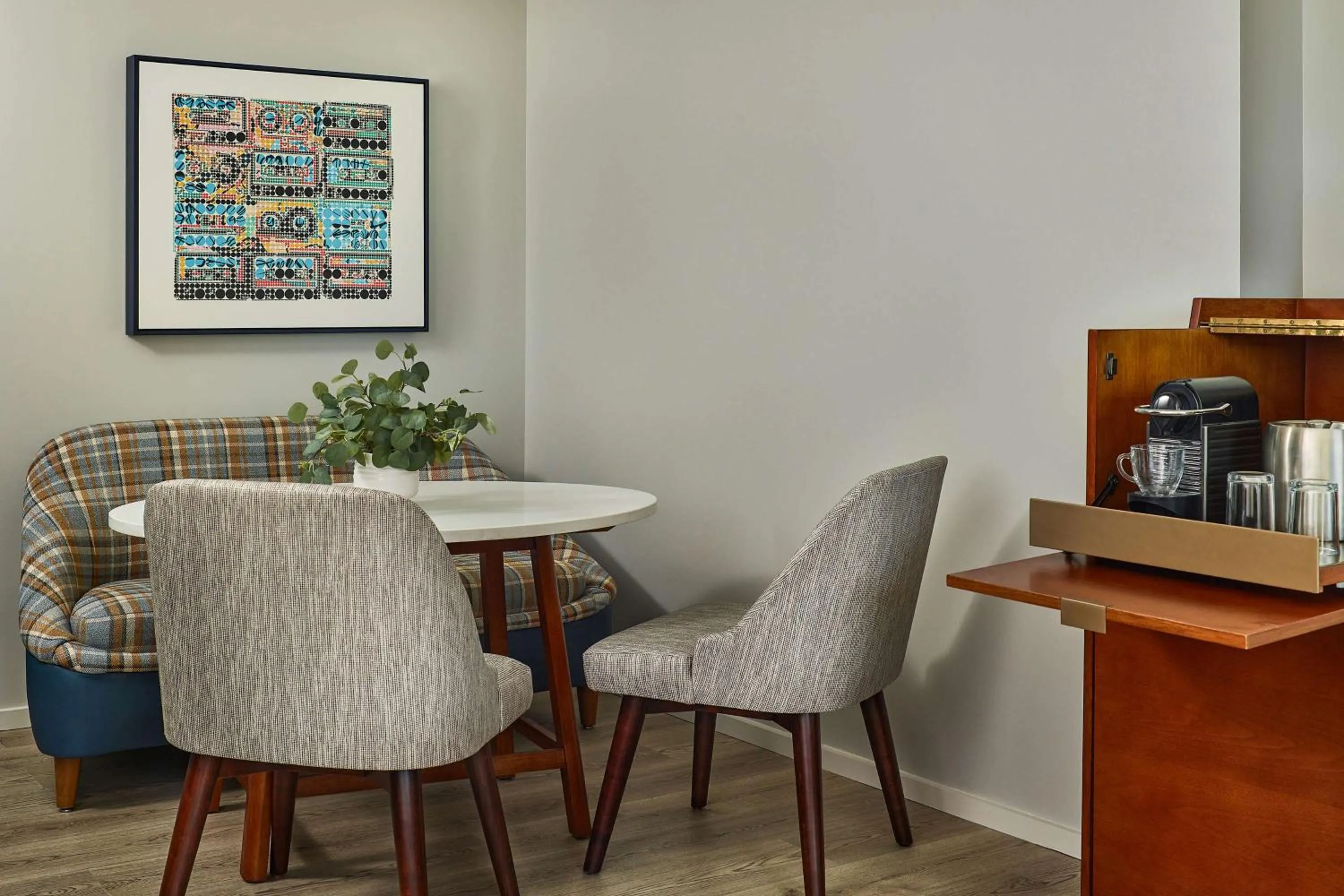 Living room in The Bankers Alley Hotel Nashville, Tapestry Collection by Hilton