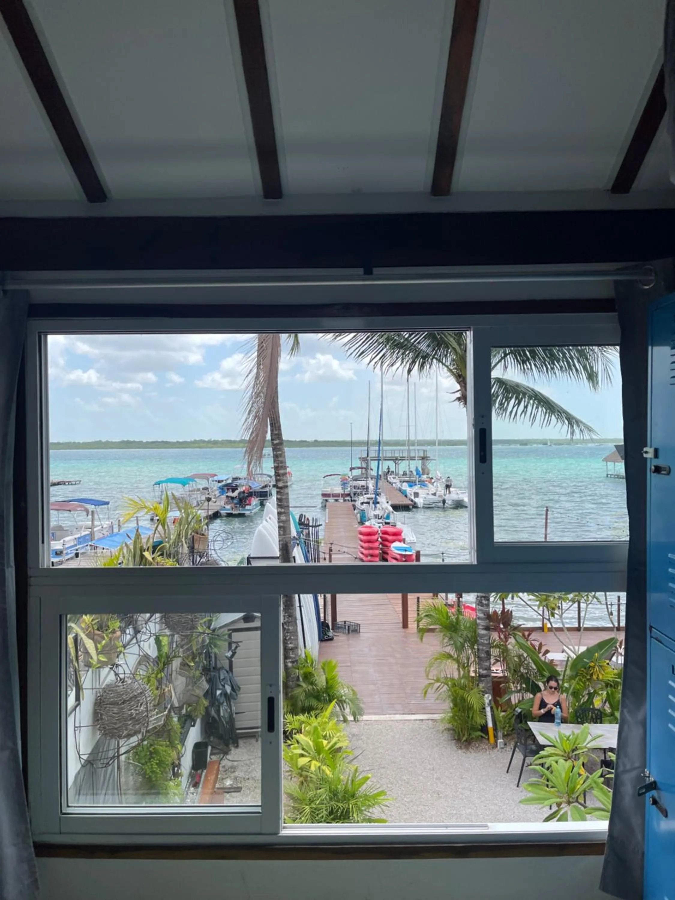 Day in The Yak Lake House - Hostal Bacalar