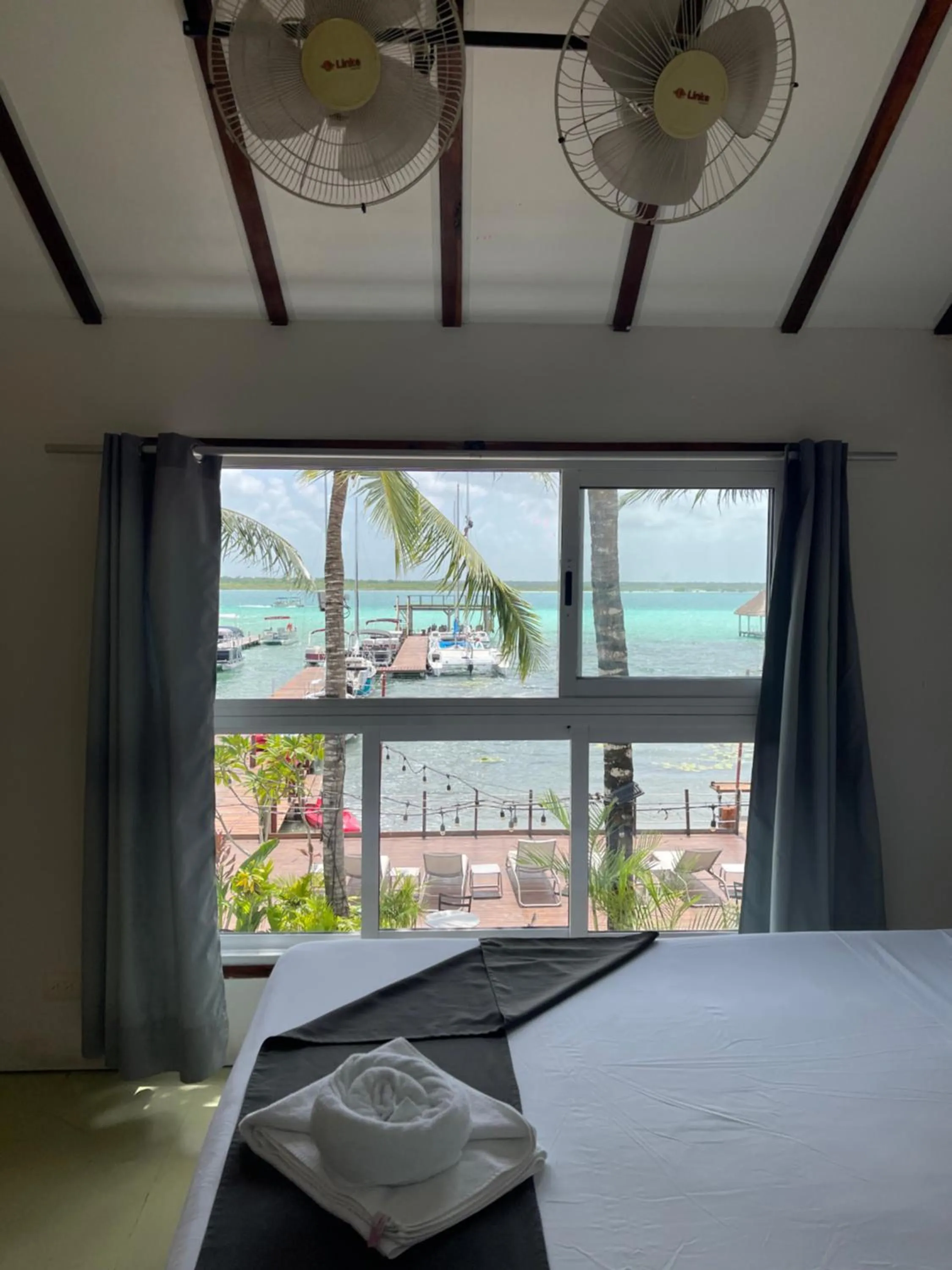 Bed in The Yak Lake House - Hostal Bacalar