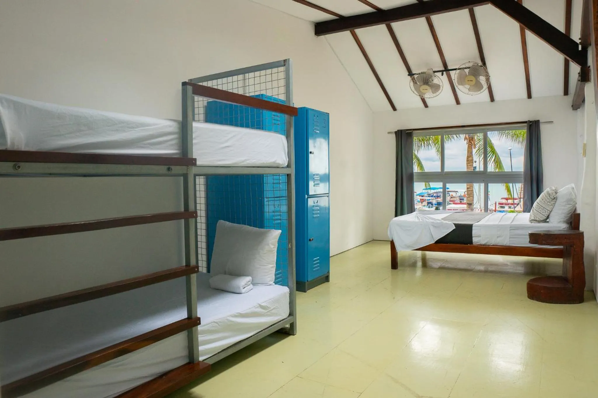 Bed in The Yak Lake House - Hostal Bacalar