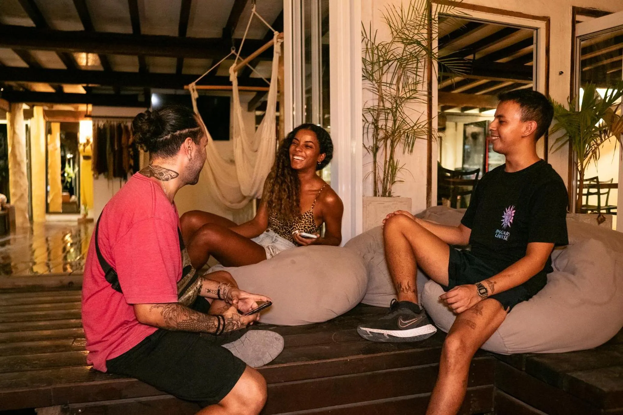 Lounge or bar in The Yak Lake House - Hostal Bacalar