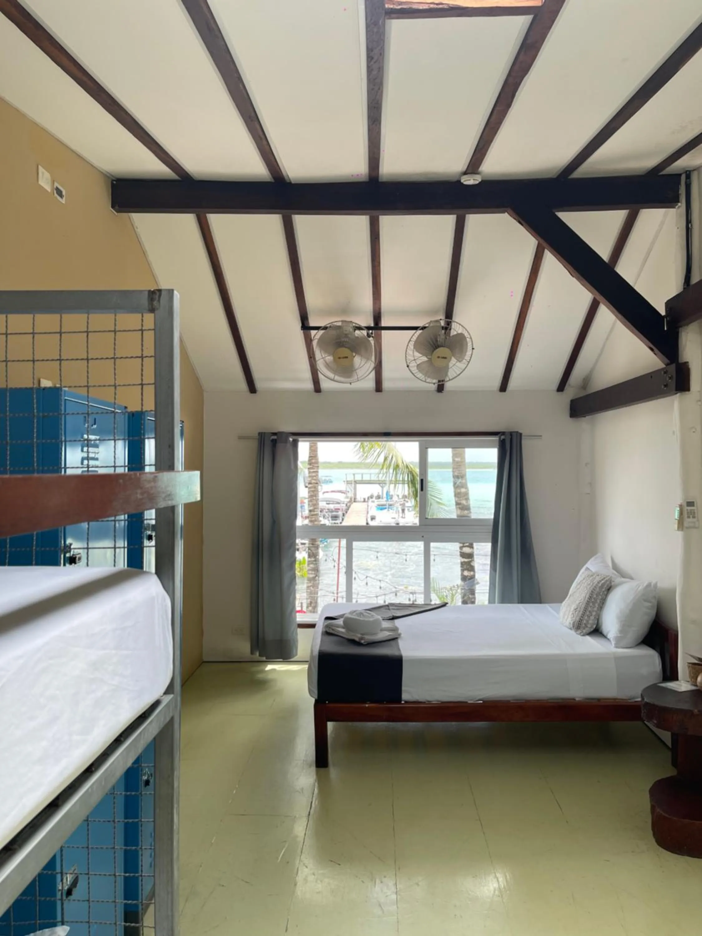 Bed in The Yak Lake House - Hostal Bacalar