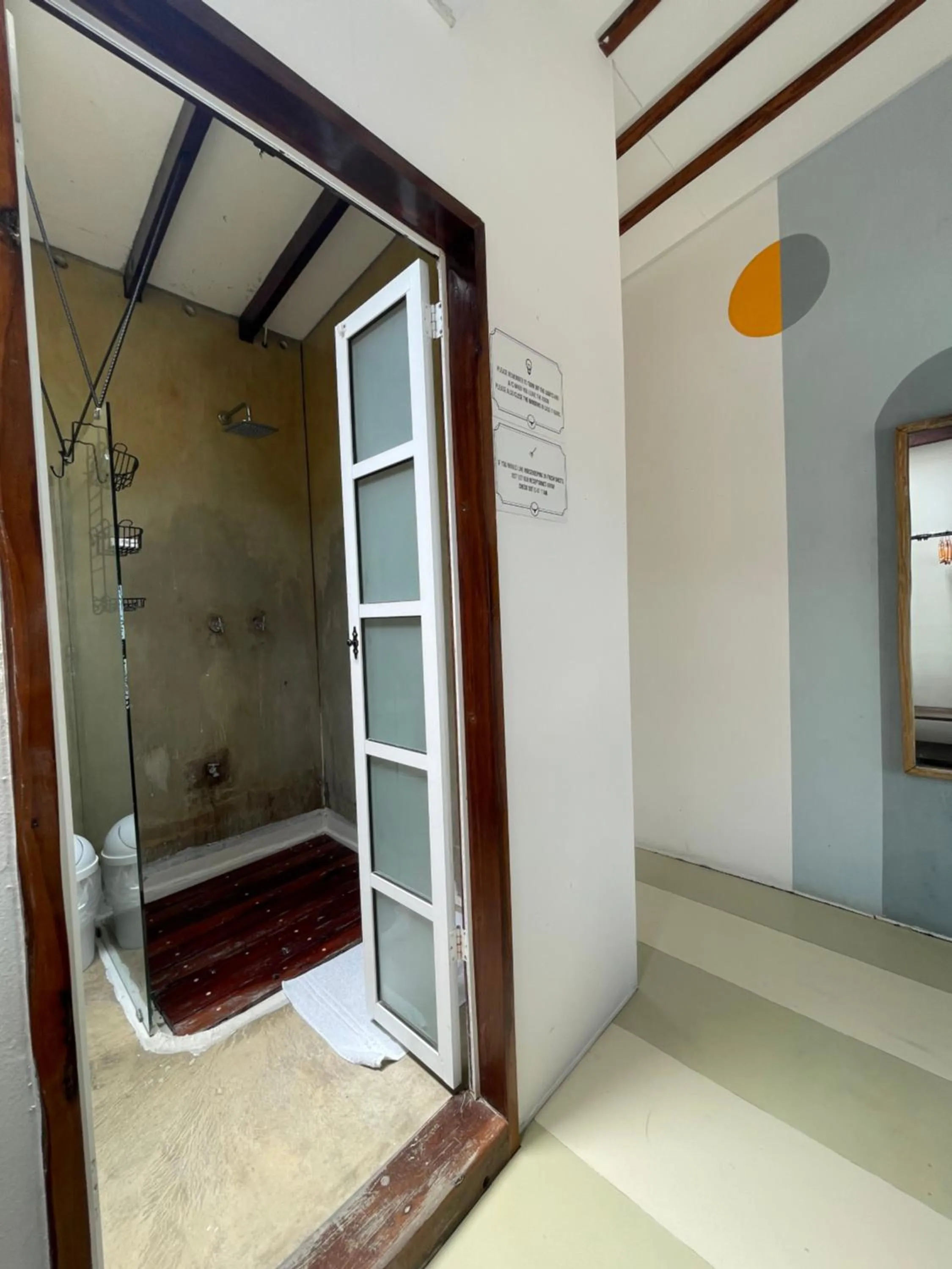 Shower in The Yak Lake House - Hostal Bacalar