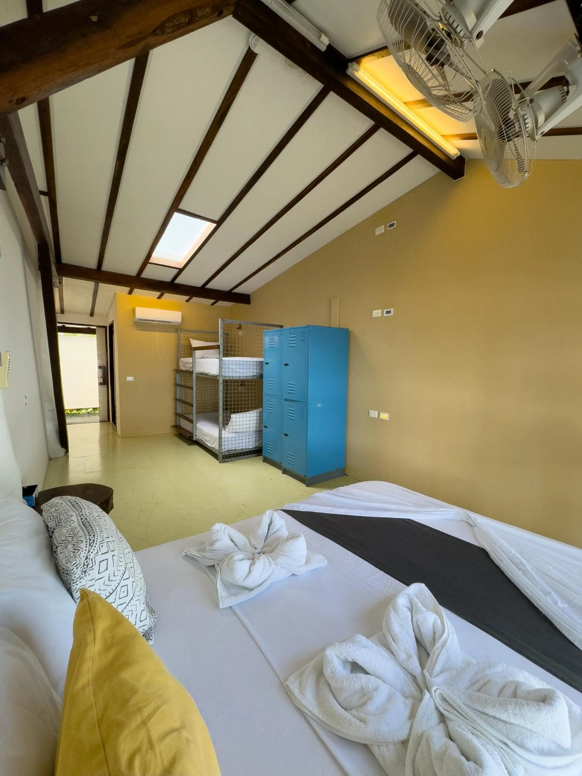 Photo of the whole room, Bed in The Yak Lake House - Hostal Bacalar