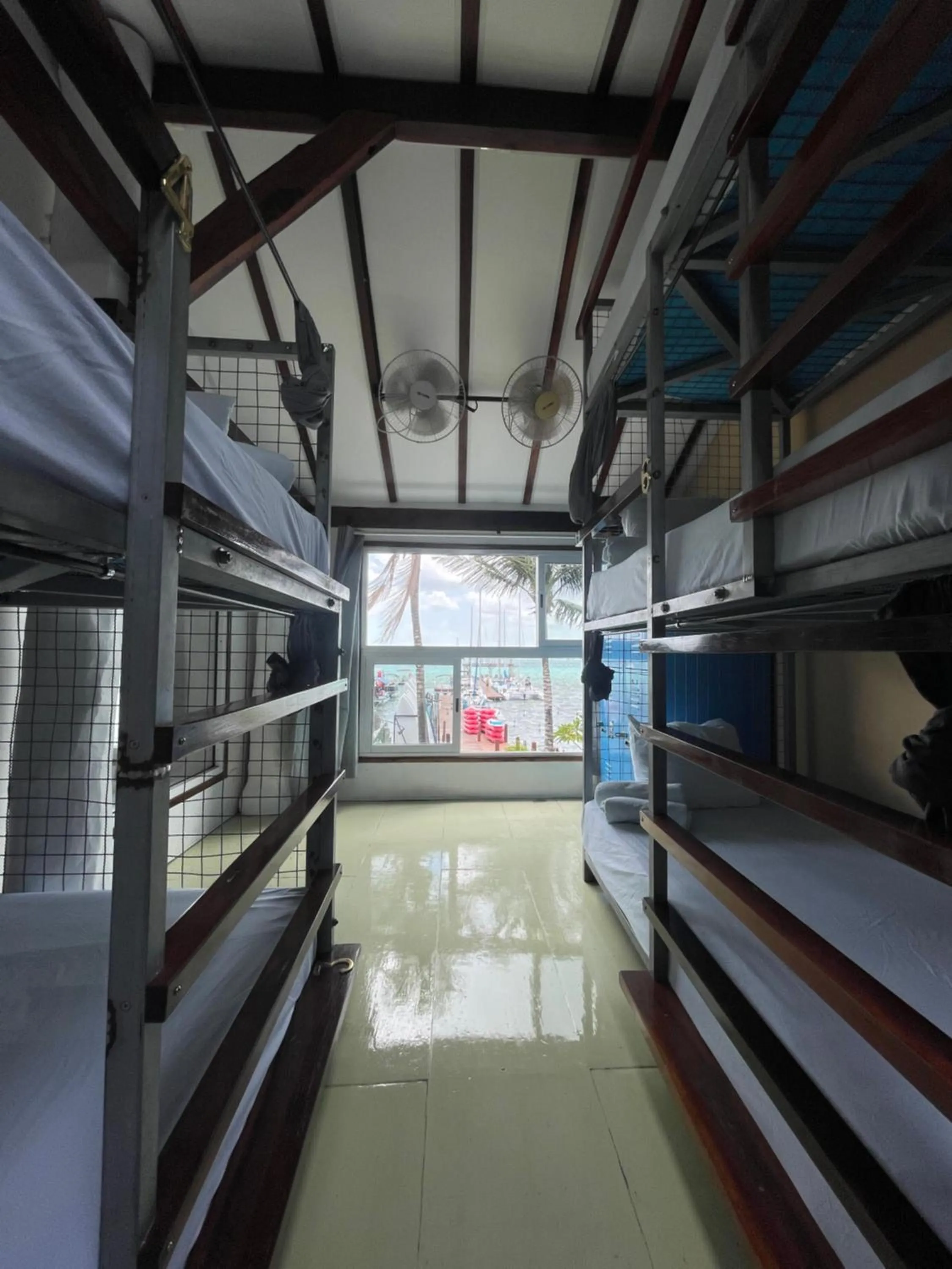 Lake view in The Yak Lake House - Hostal Bacalar