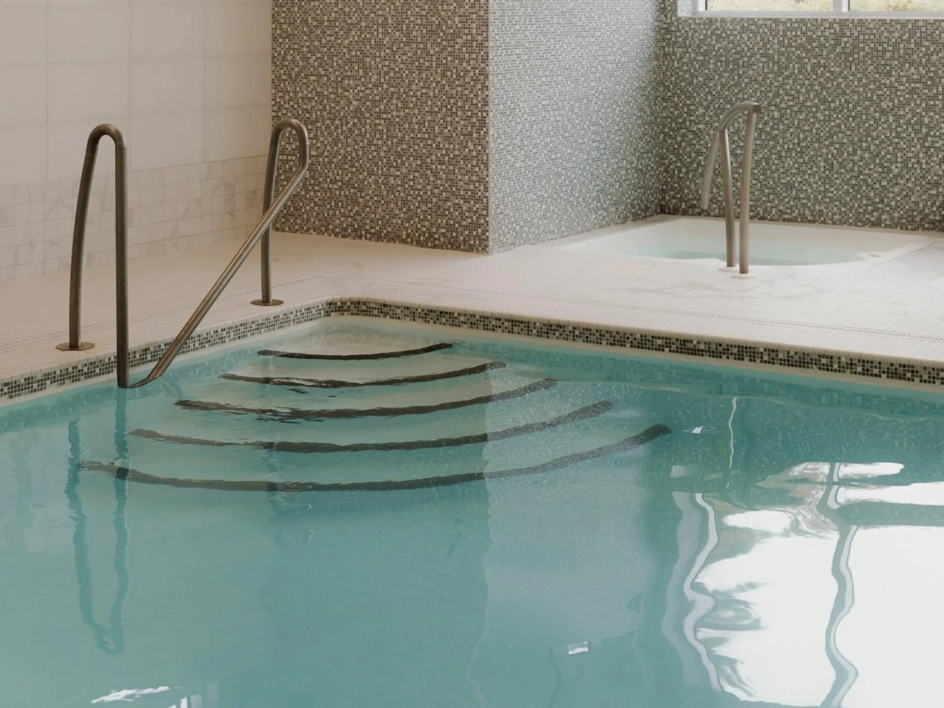 Swimming pool in OTL Gouverneur Sherbrooke