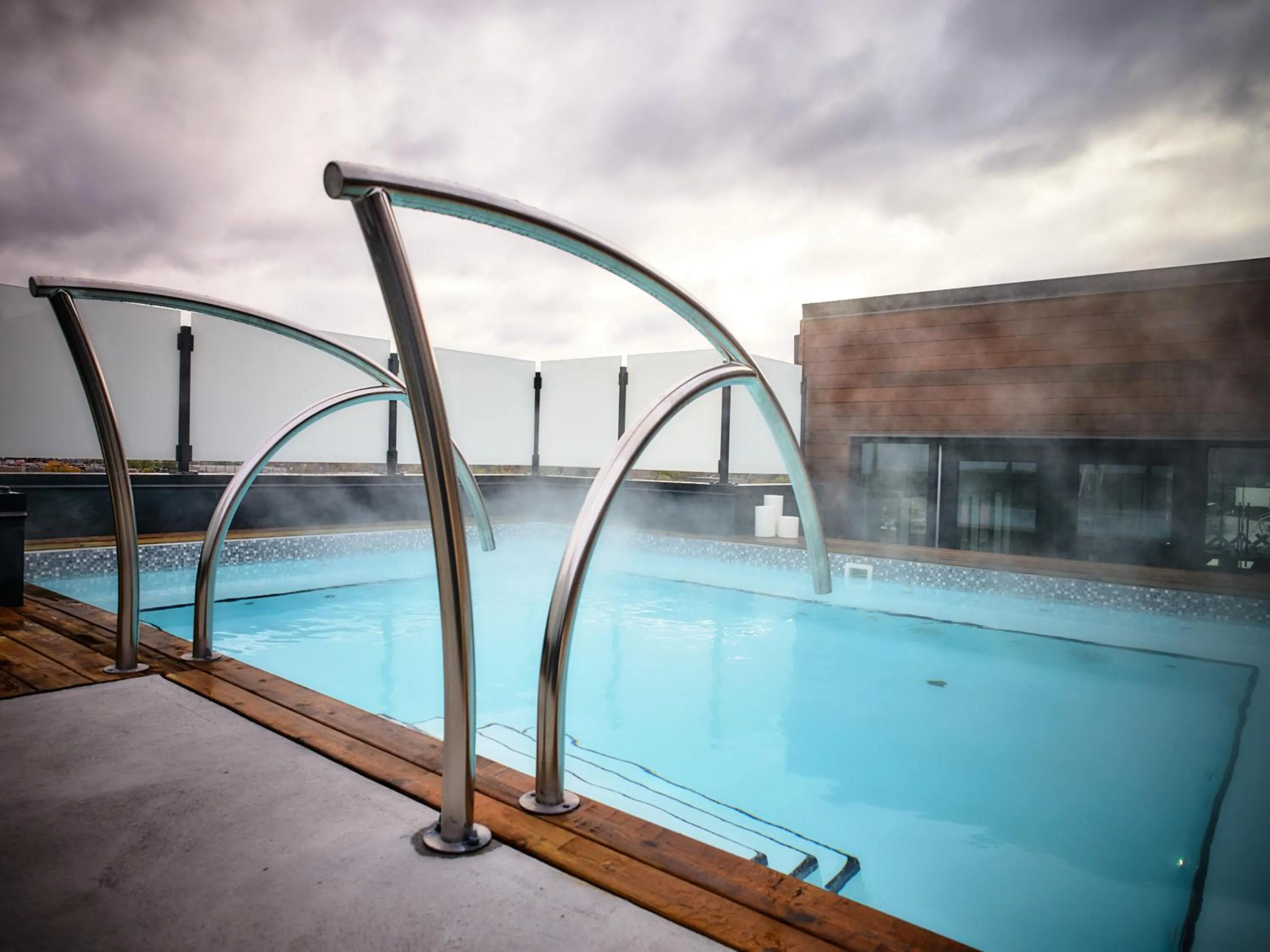 Hot Spring Bath in OTL Gouverneur Sherbrooke