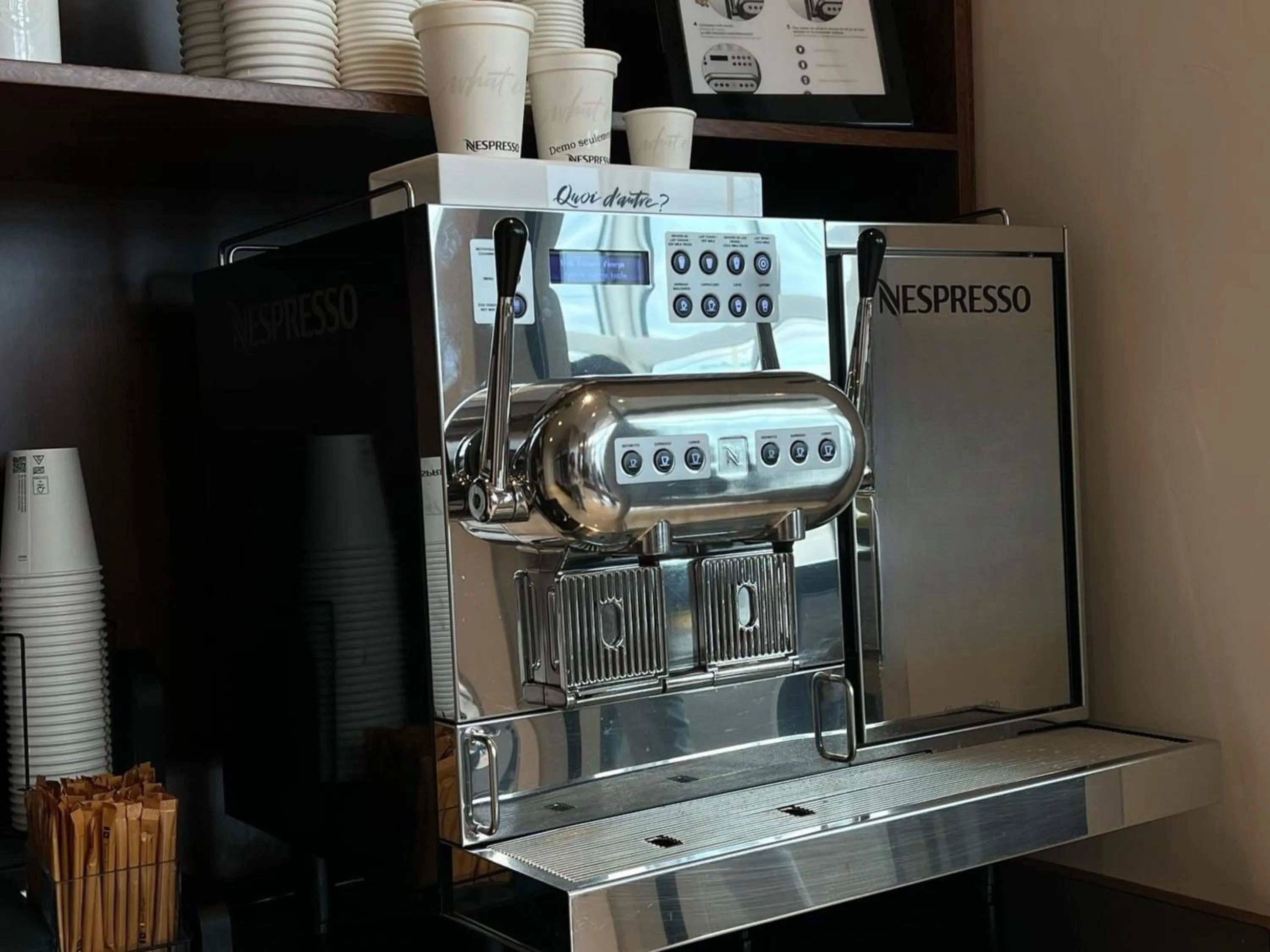 Coffee/tea facilities in OTL Gouverneur Sherbrooke