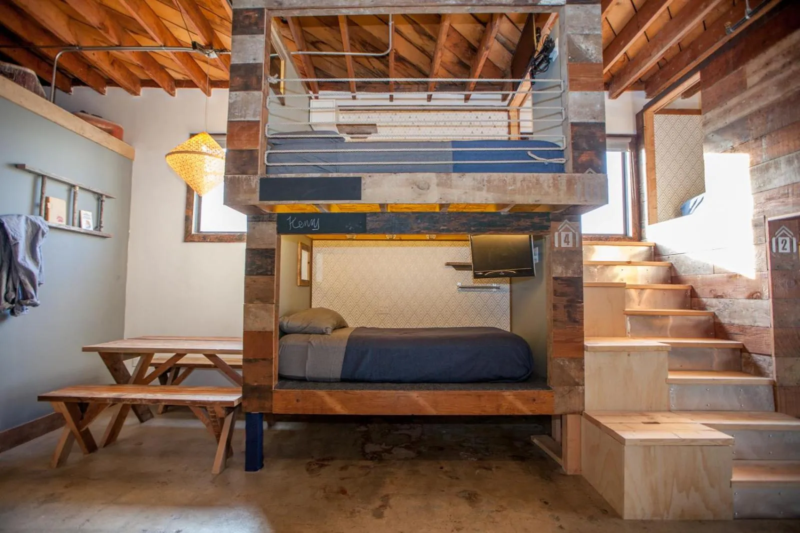 Bed in PodShare East Hollywood