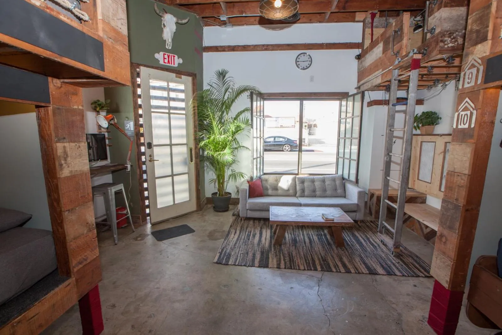 Living room, Bed in PodShare East Hollywood