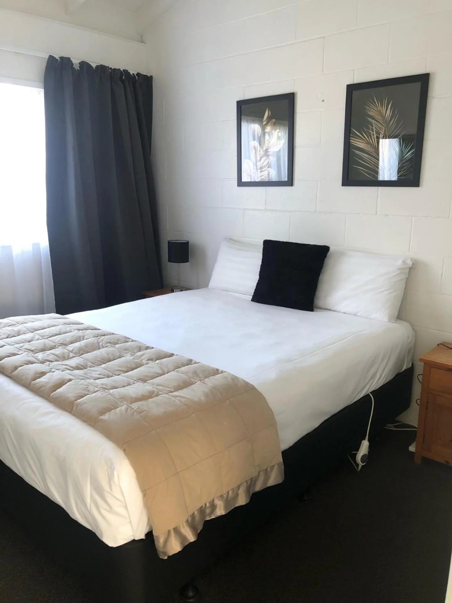 Bed in Rosetown Motel