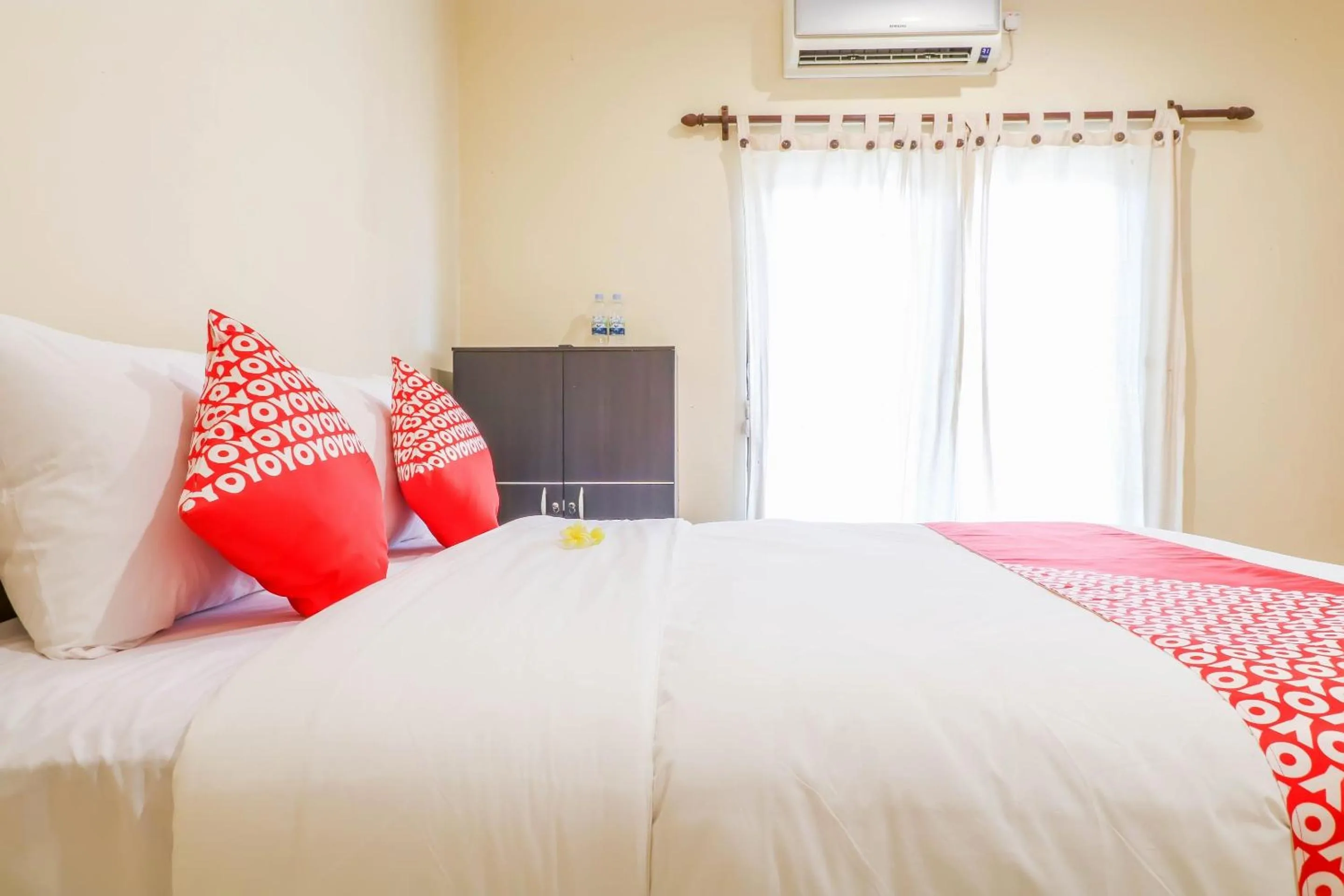 Bedroom in Super OYO 1654 Maha Bharata Kuta Inn