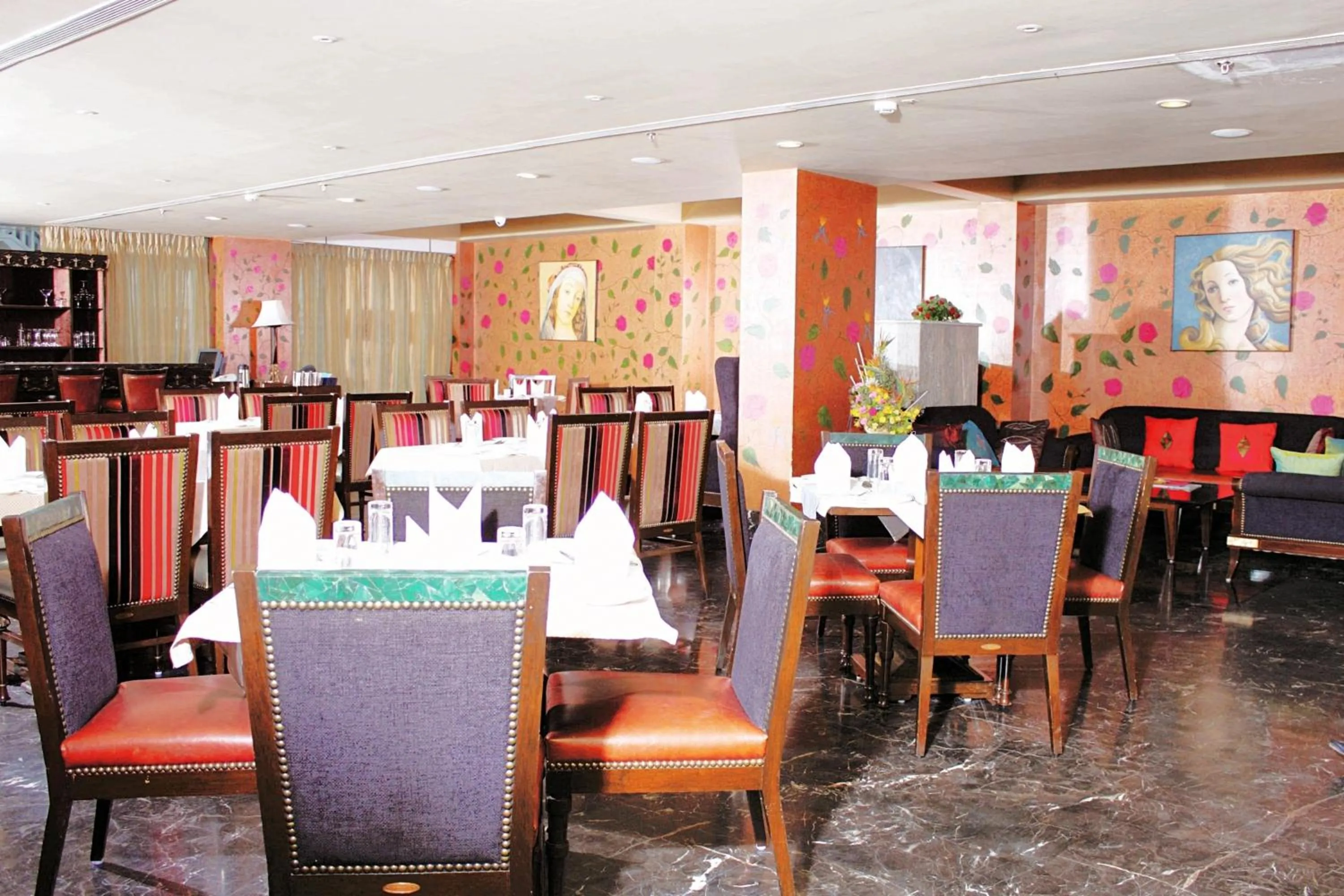 Restaurant/places to eat in Gis Select Banjara Hill