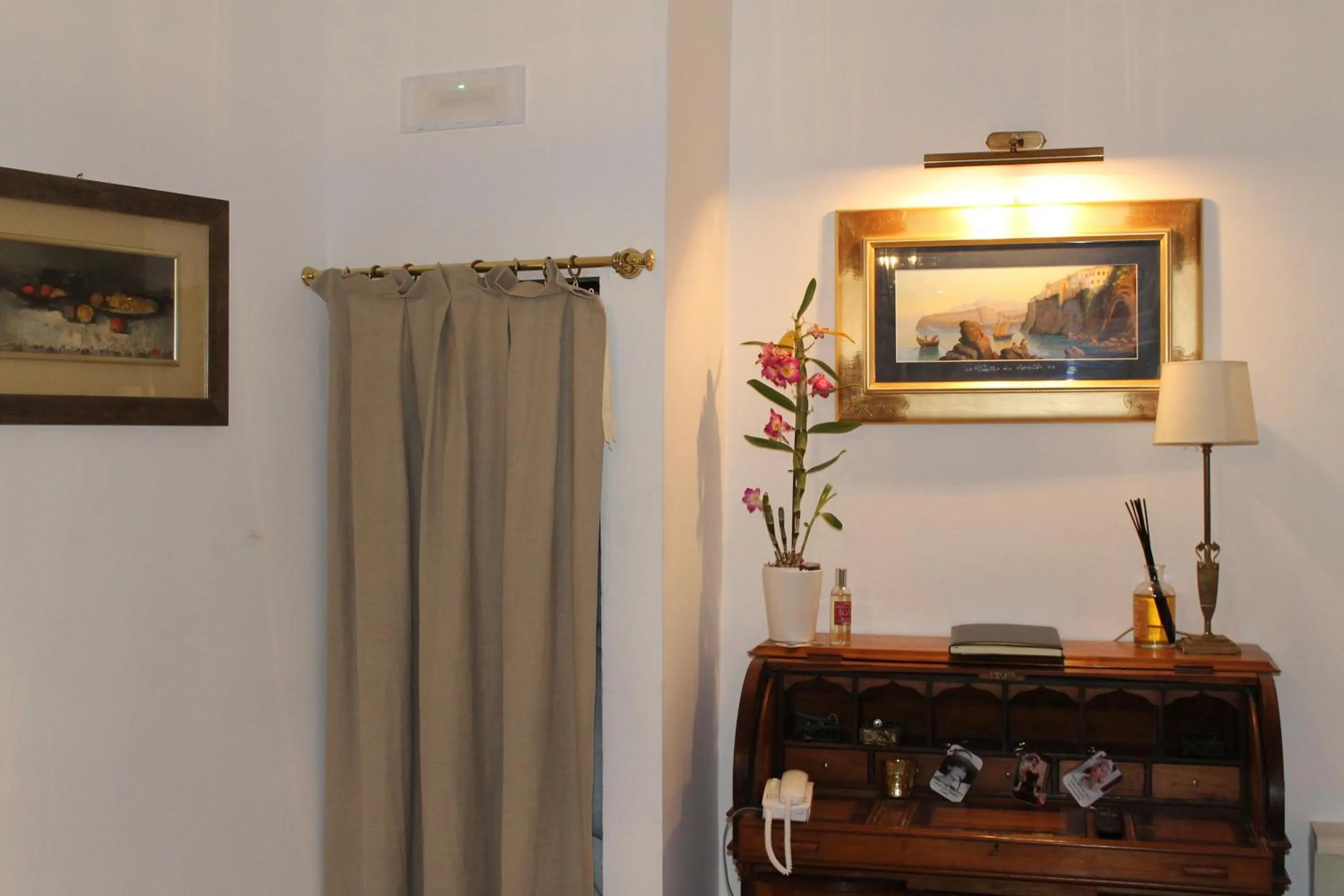 Communal lounge/ TV room in Torre Tresca B&B